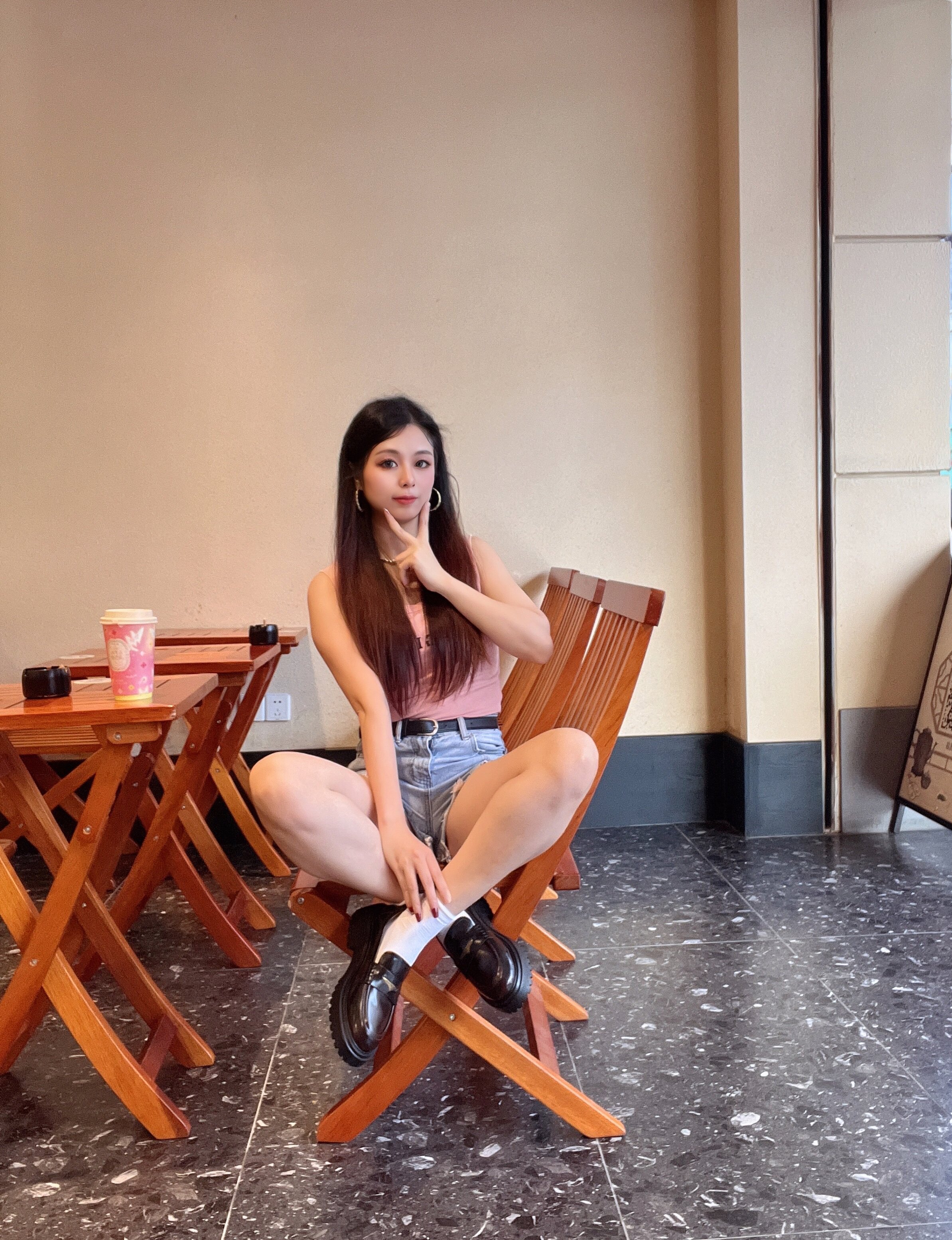 宋佳同款百丽海鸥乐福鞋2.0：厚底真皮的英伦飒爽美学