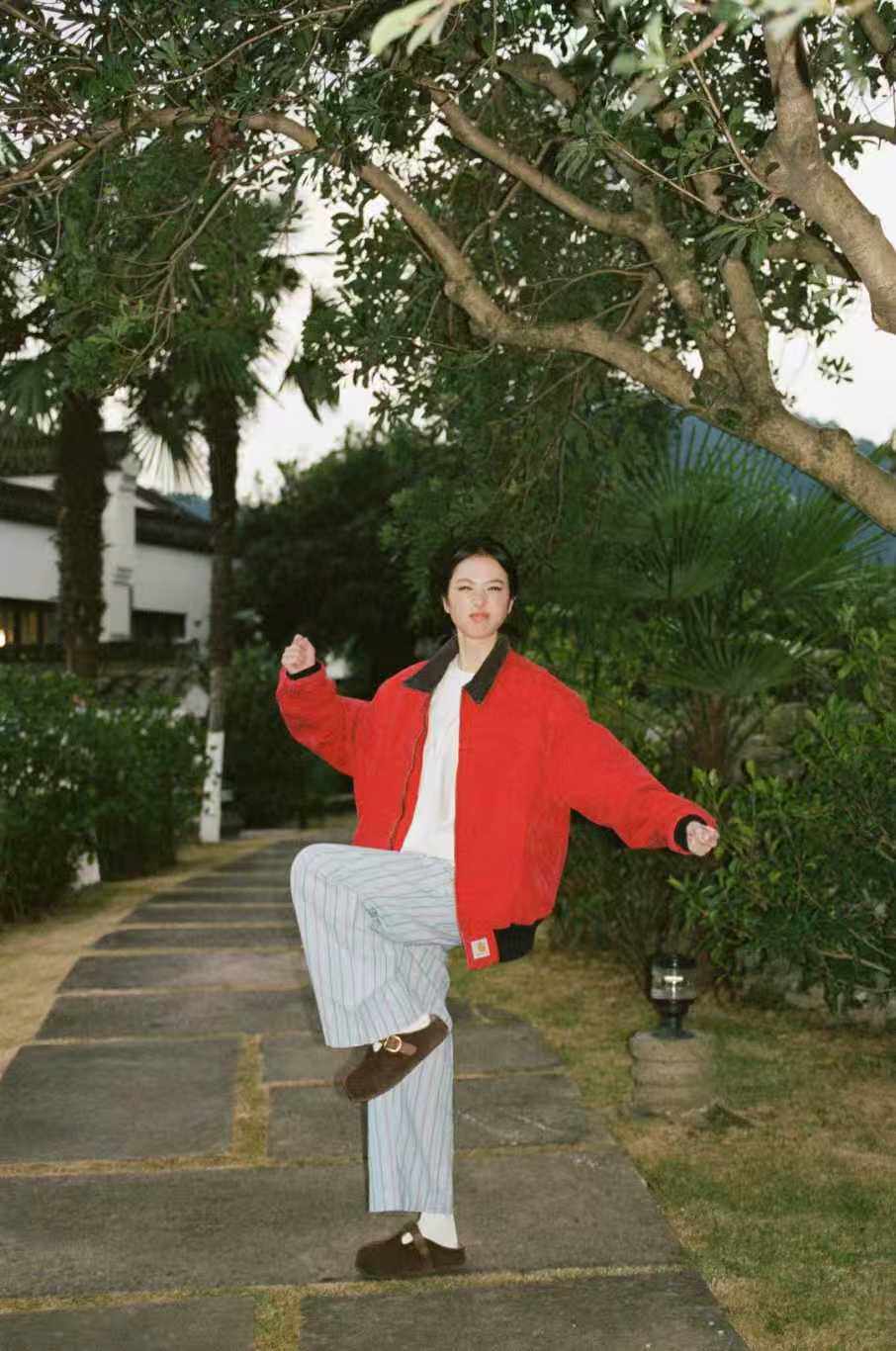 周雨彤同款百丽2代勃肯鞋 厚底花生吐司设计 软弹舒适如踩面包 包头可外穿休闲时髦