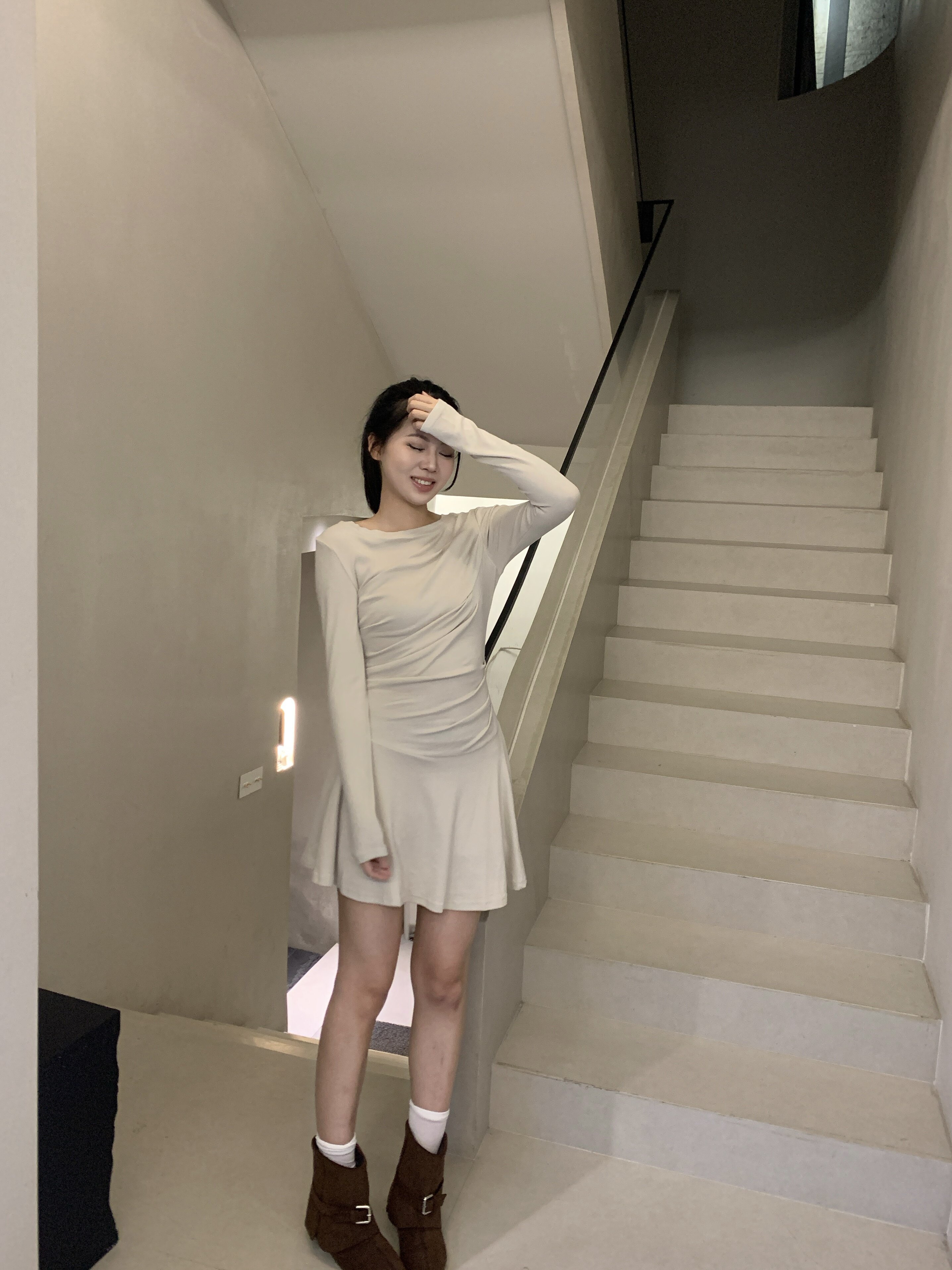 黑泽玄七2026早春新款胖mm收腰针织连衣裙：褶皱遮肉的显瘦自信美学