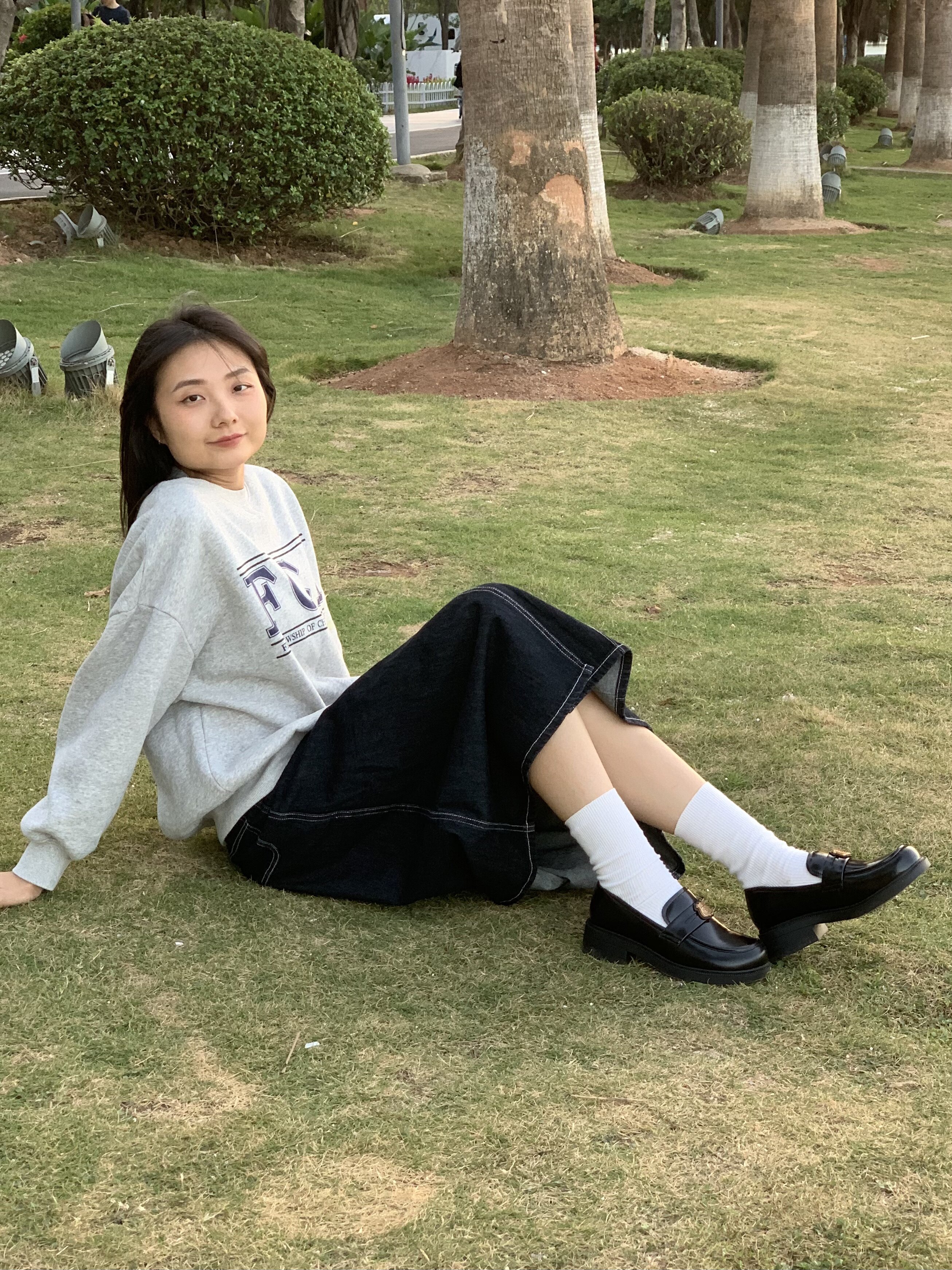 天美意teenmix王玉雯同款金色徽章常青藤乐福鞋：厚底真皮的学院复古美学