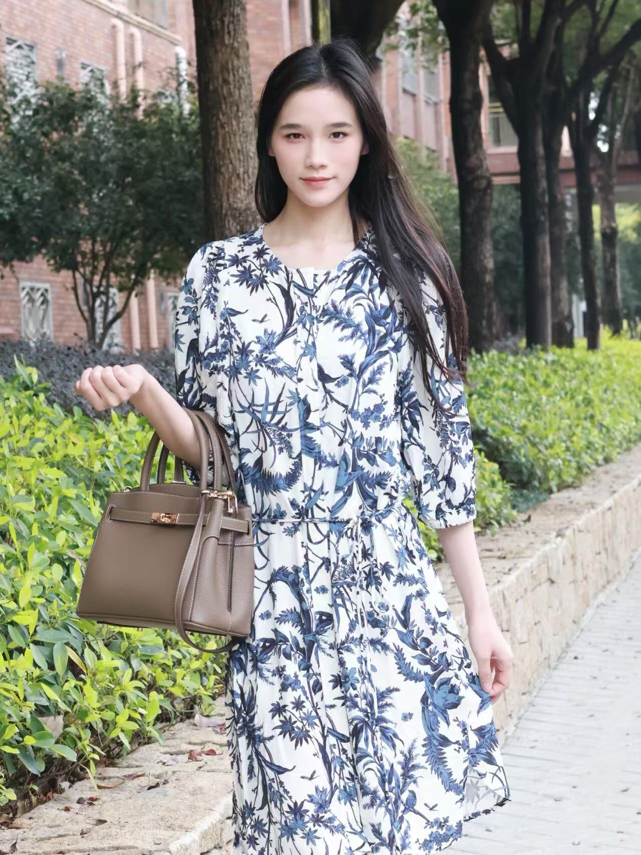 百丽鎏金岁月凯莉包 质感牛皮高级耐磨 大容量通勤 妈妈包婚包两用