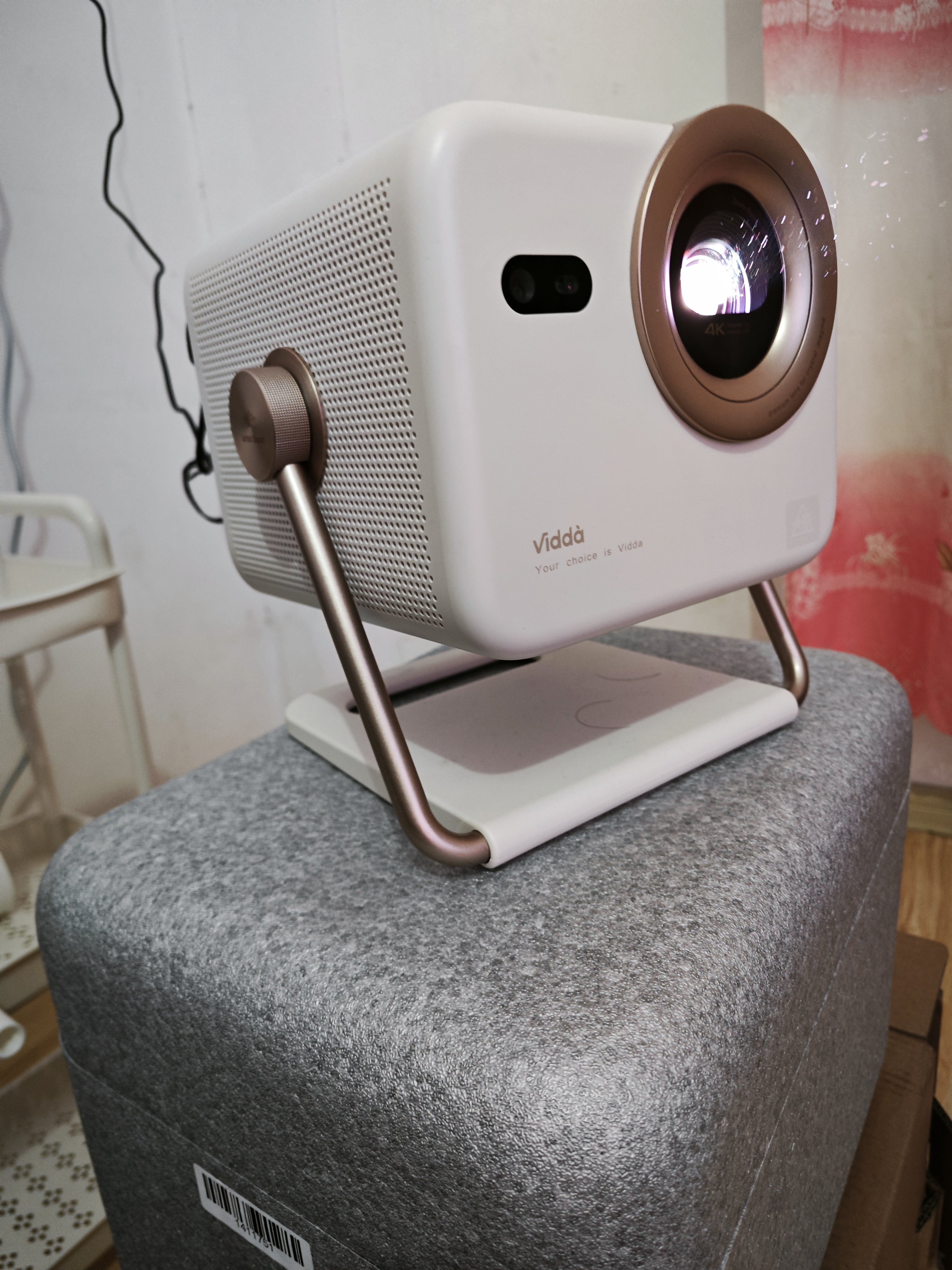 Vidda大眼睛M2 Pro 4K激光投影仪家庭影院游戏娱乐投影机