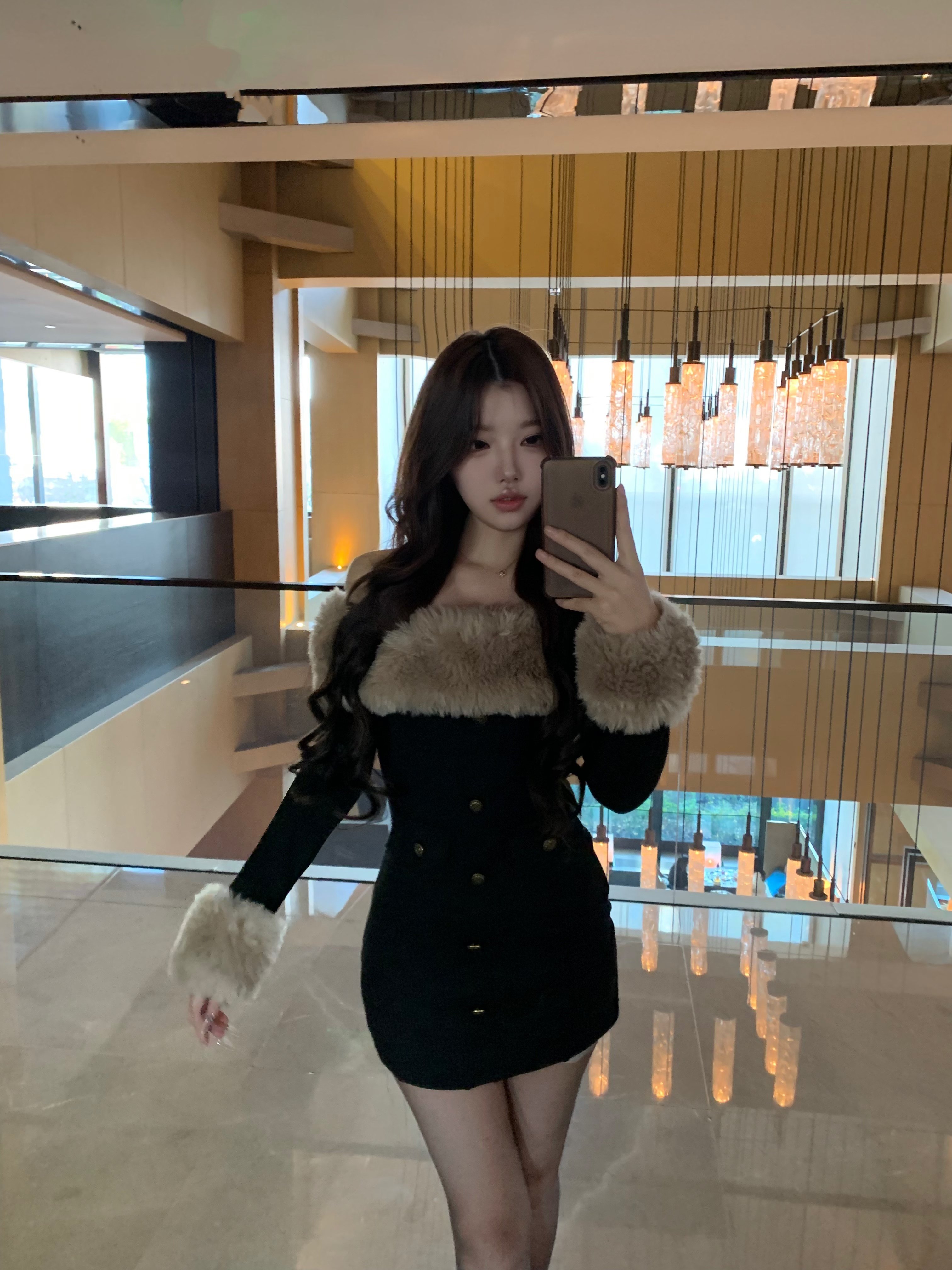 CYNR原创设计富家千金性感毛领一字肩连衣裙修身显瘦包臀针织短裙