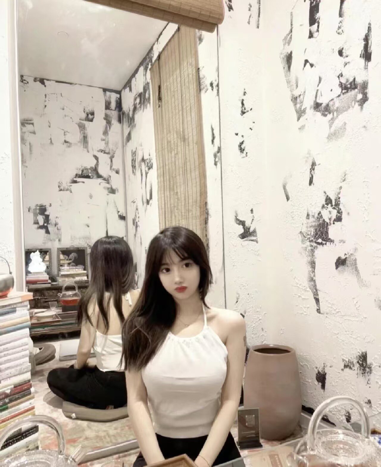 禾莎时尚辣妹挂脖吊带背心 修身显瘦短款设计 外穿内搭都高级 别致百搭