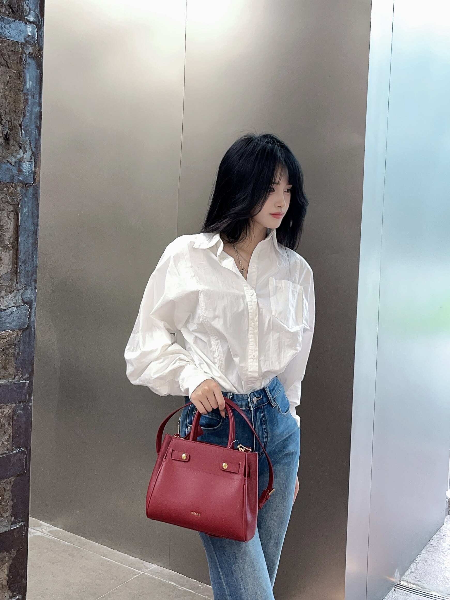 百丽红色新娘婚包 大容量设计装下红包手机 手提斜挎两用更实用