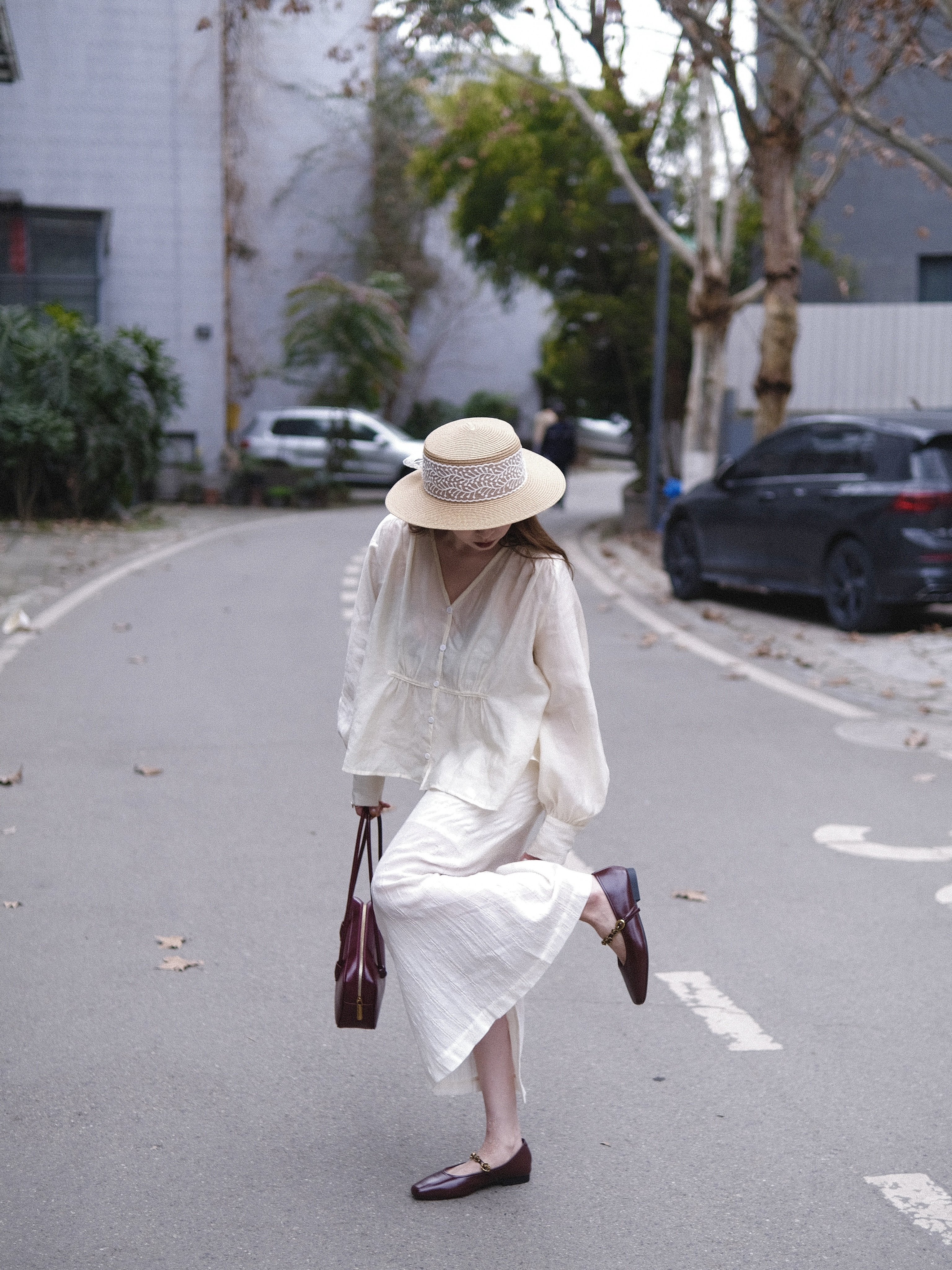 管乐同款百思图红玫瑰玛丽珍鞋 春季单鞋凉鞋两穿设计