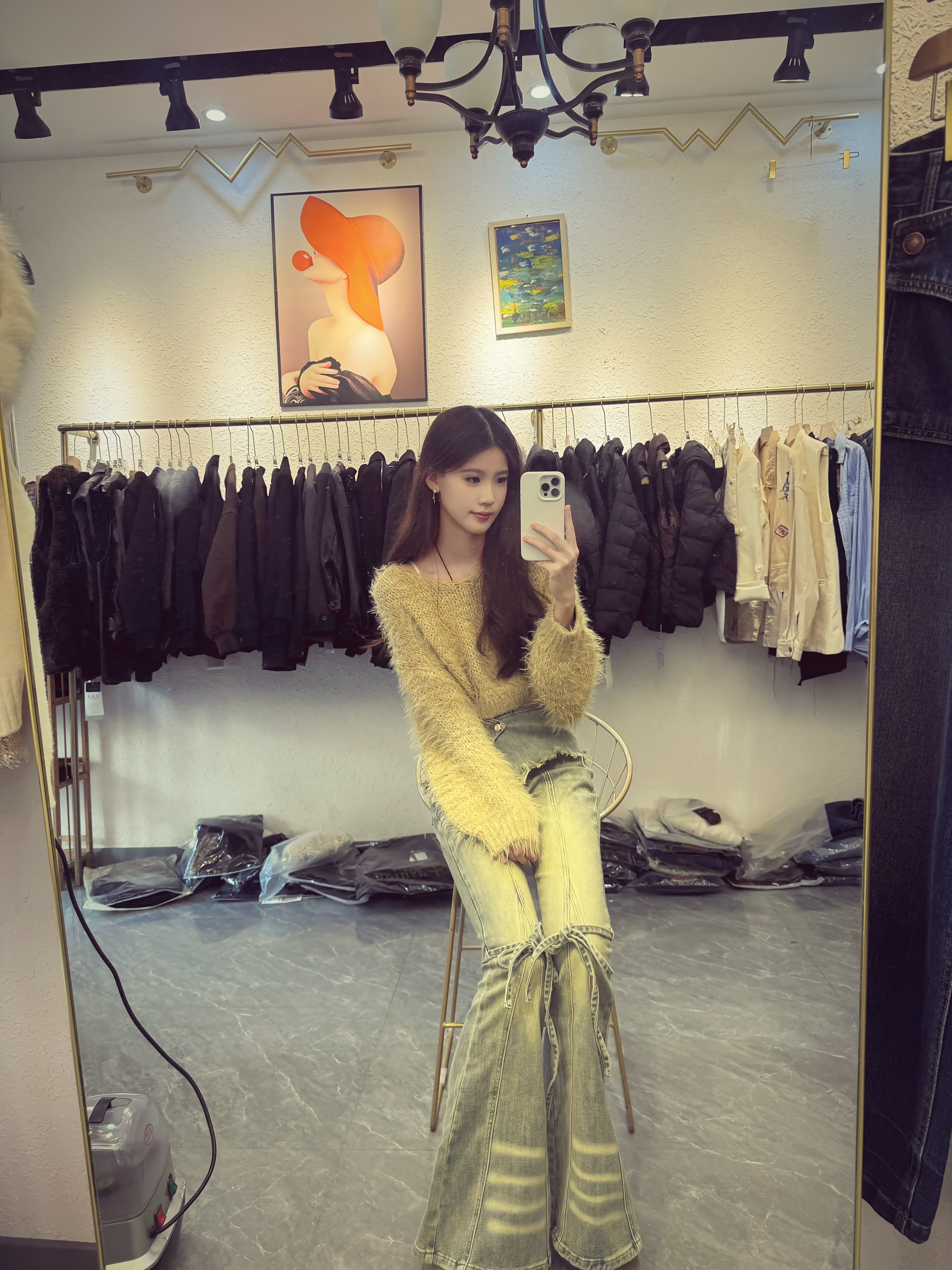 ABWLR「叠穿派对」原创复古做旧水洗牛仔裤:解锁超模腿的马蹄微喇密码