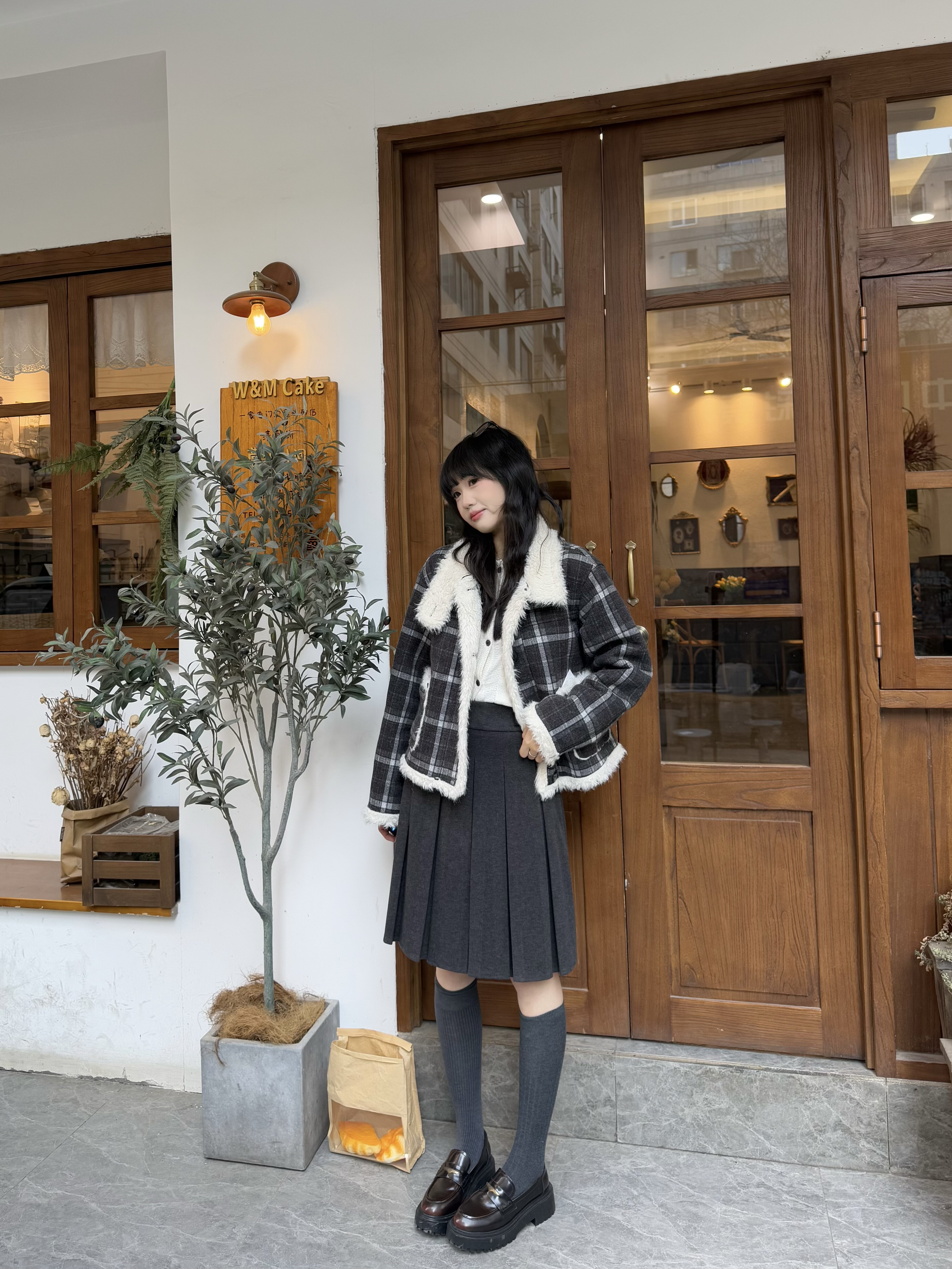 宋佳同款百丽海鸥乐福鞋2.0：厚底真皮的英伦飒爽美学