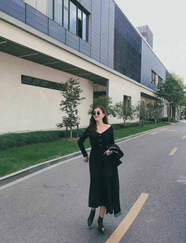 罗曼风情秋冬米色尖头高跟短靴 细跟瘦瘦靴设计拉长比例 加绒保暖不臃肿