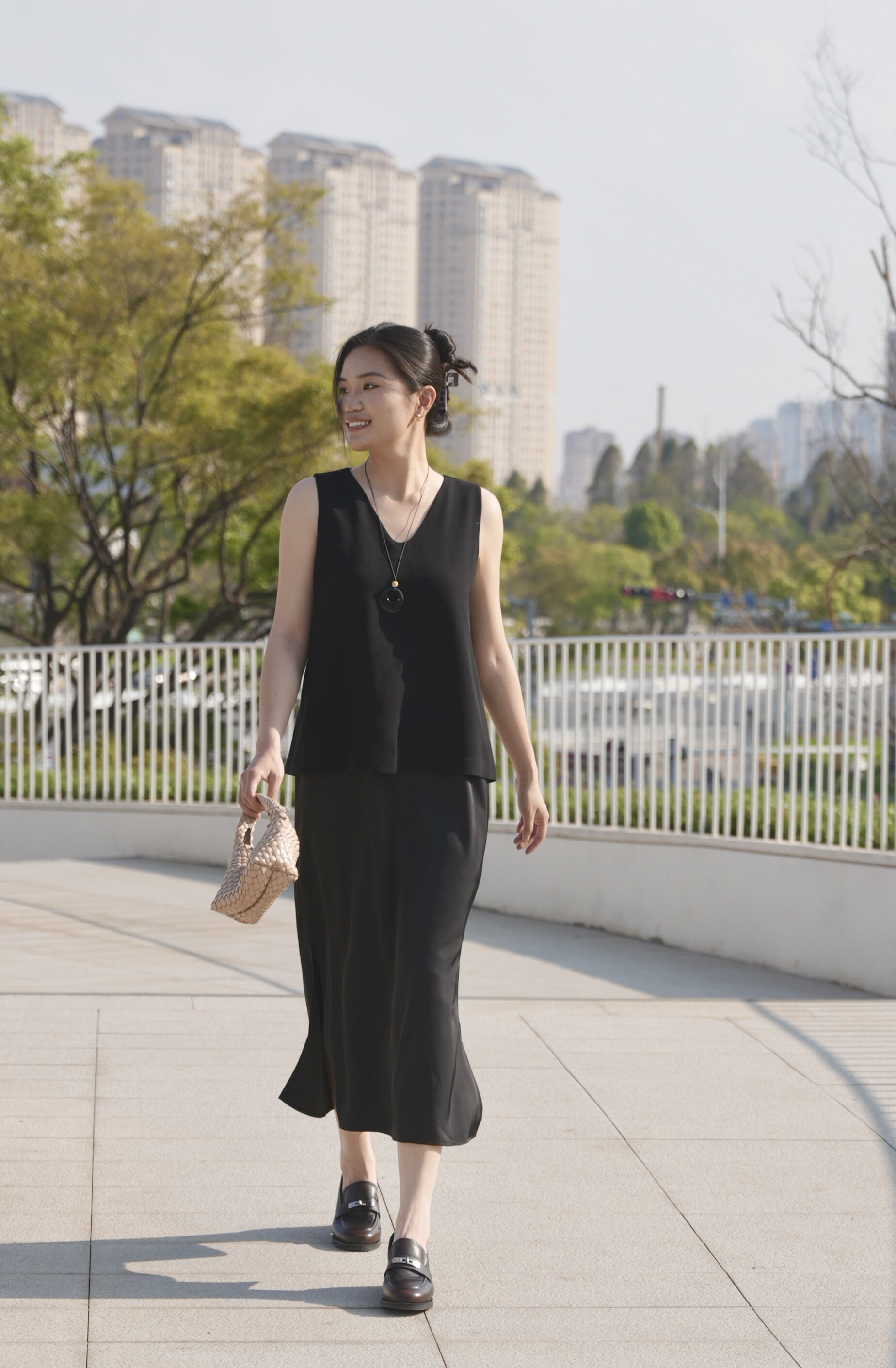 百丽春季复古粗跟乐福鞋 黑色小皮鞋经典百搭 粗高跟设计稳当增高不累脚