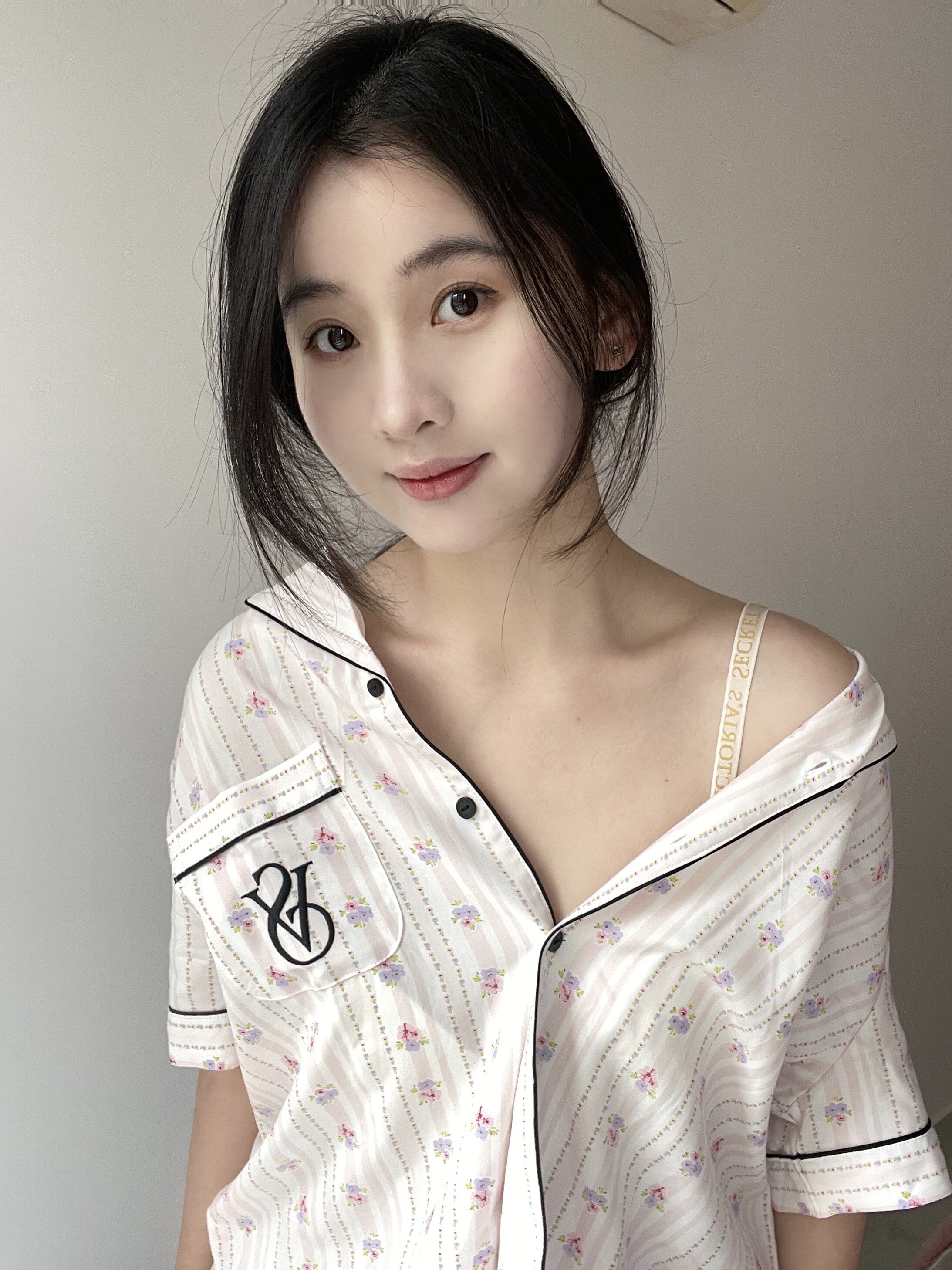 VICTORIA'S SECRET维密单依纯同款果冻条反重力Plus+内衣 小升杯设计