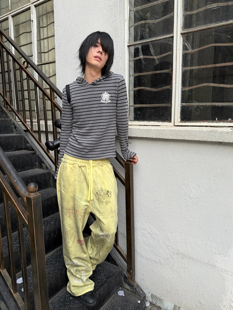 DISTRESSED YELLOW SWEATPANTS image 11