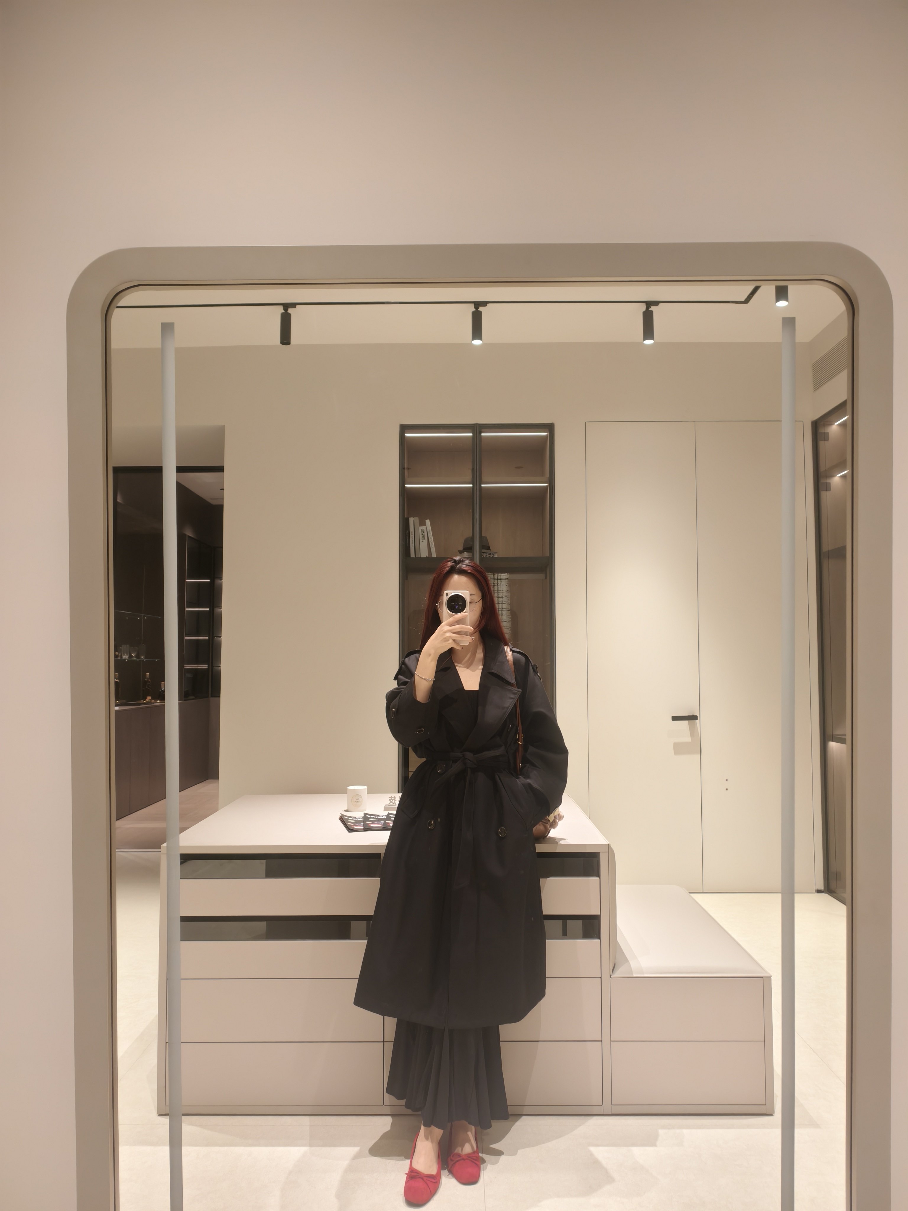 解锁法式优雅密码——周淼ZHOUMIAO"巴黎旧梦"风衣穿搭图鉴