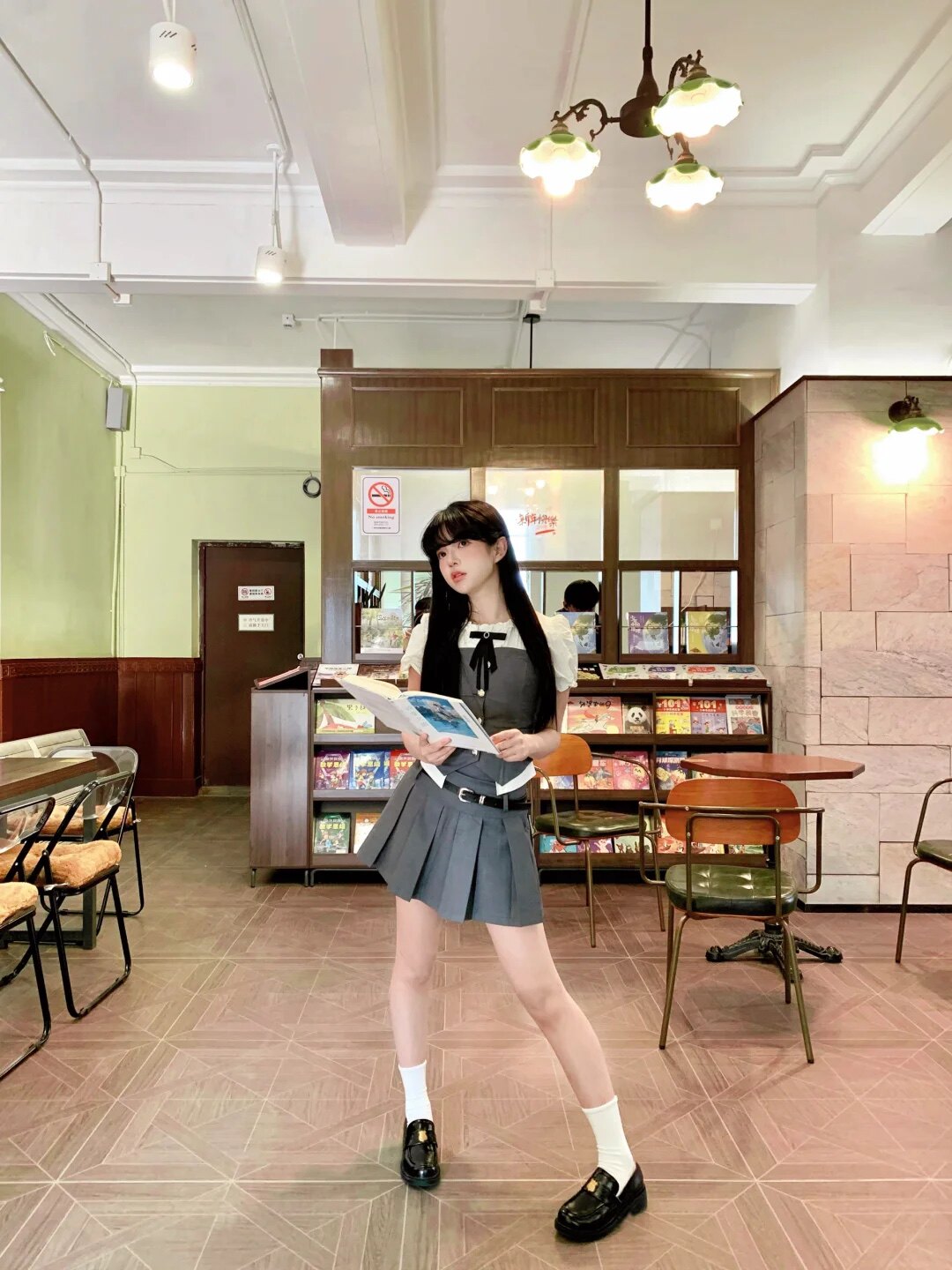 天美意teenmix王玉雯同款金色徽章常青藤乐福鞋：厚底真皮的学院复古美学