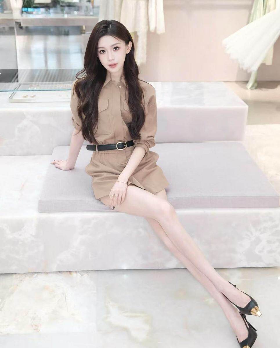 魏小叔杨树林同款金属小方头凉鞋 黑色漆皮细跟设计 后空性感时尚 金属铁头点缀吸睛
