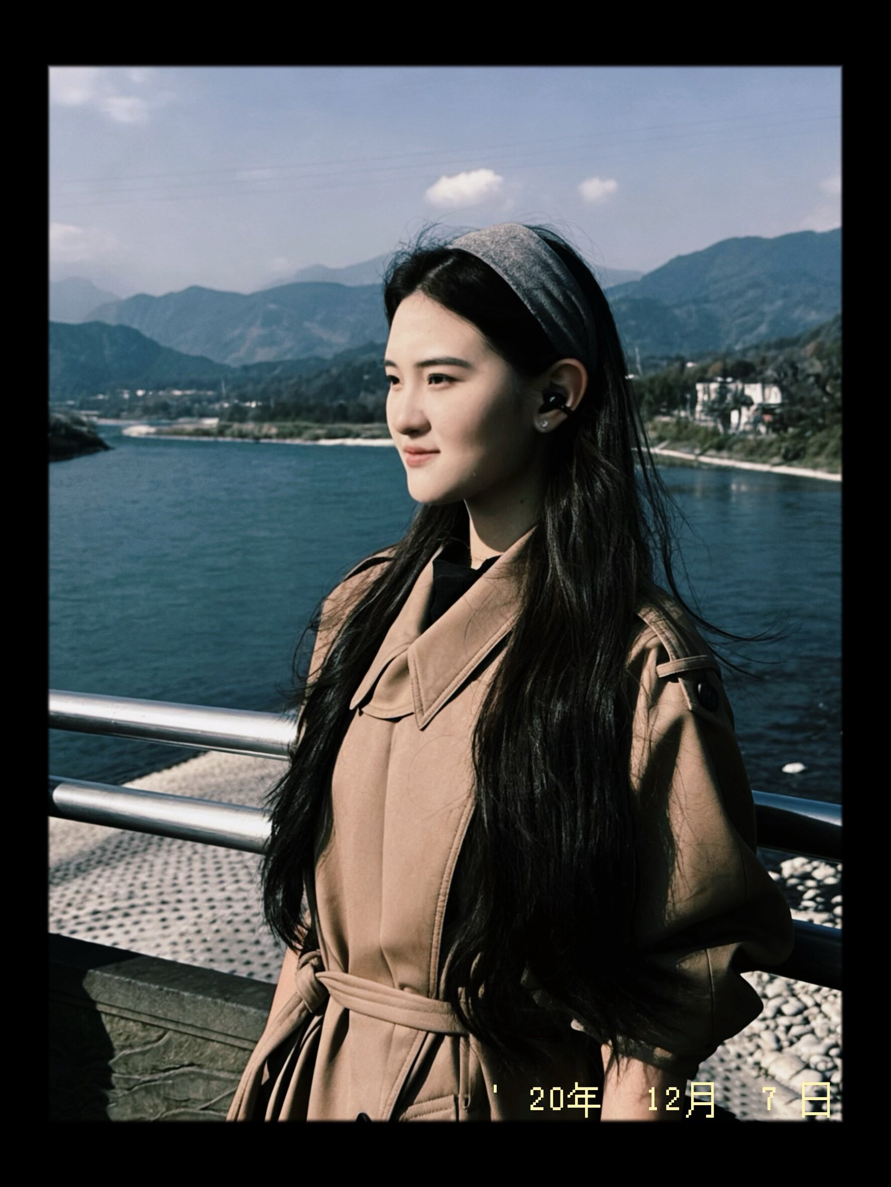 解锁法式优雅密码——周淼ZHOUMIAO"巴黎旧梦"风衣穿搭图鉴