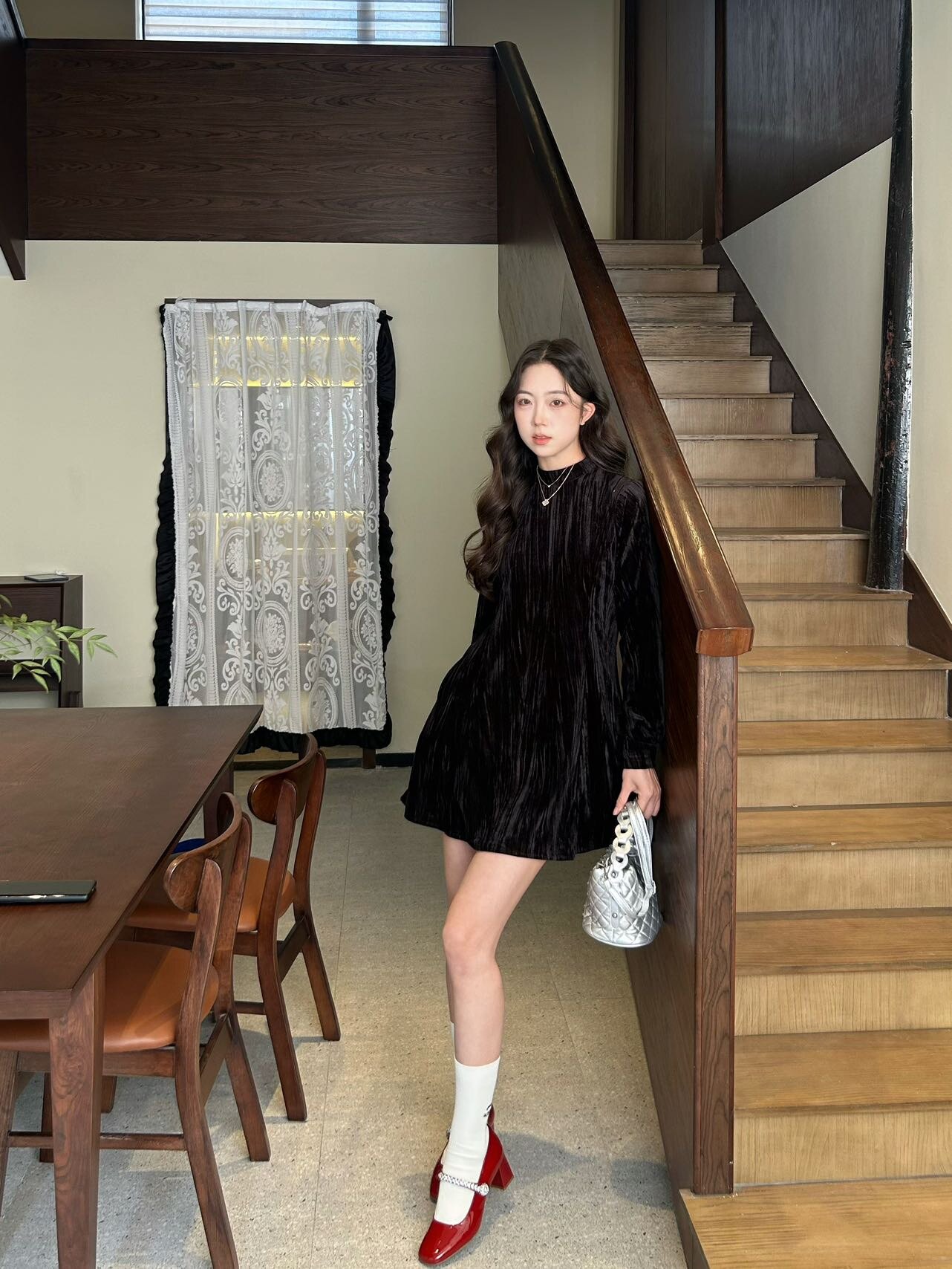 孙乐言毛晓彤同款百丽「白月光」红色高跟玛丽珍单鞋：脚踝间的复古红玫瑰