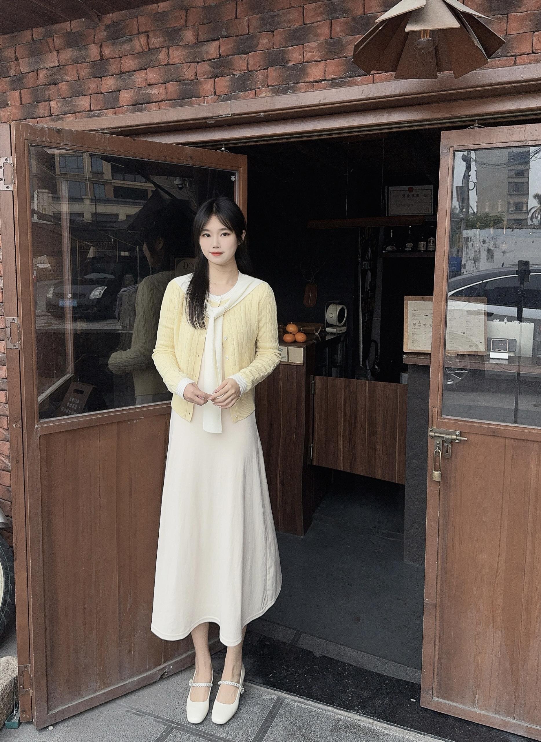 孙乐言毛晓彤同款百丽「白月光」红色高跟玛丽珍单鞋：脚踝间的复古红玫瑰