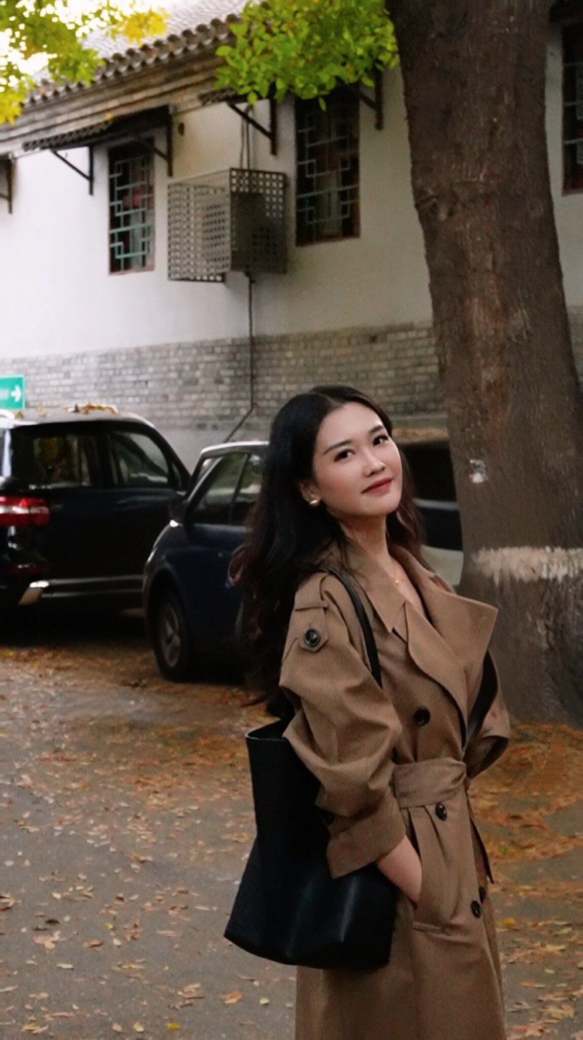 解锁法式优雅密码——周淼ZHOUMIAO"巴黎旧梦"风衣穿搭图鉴