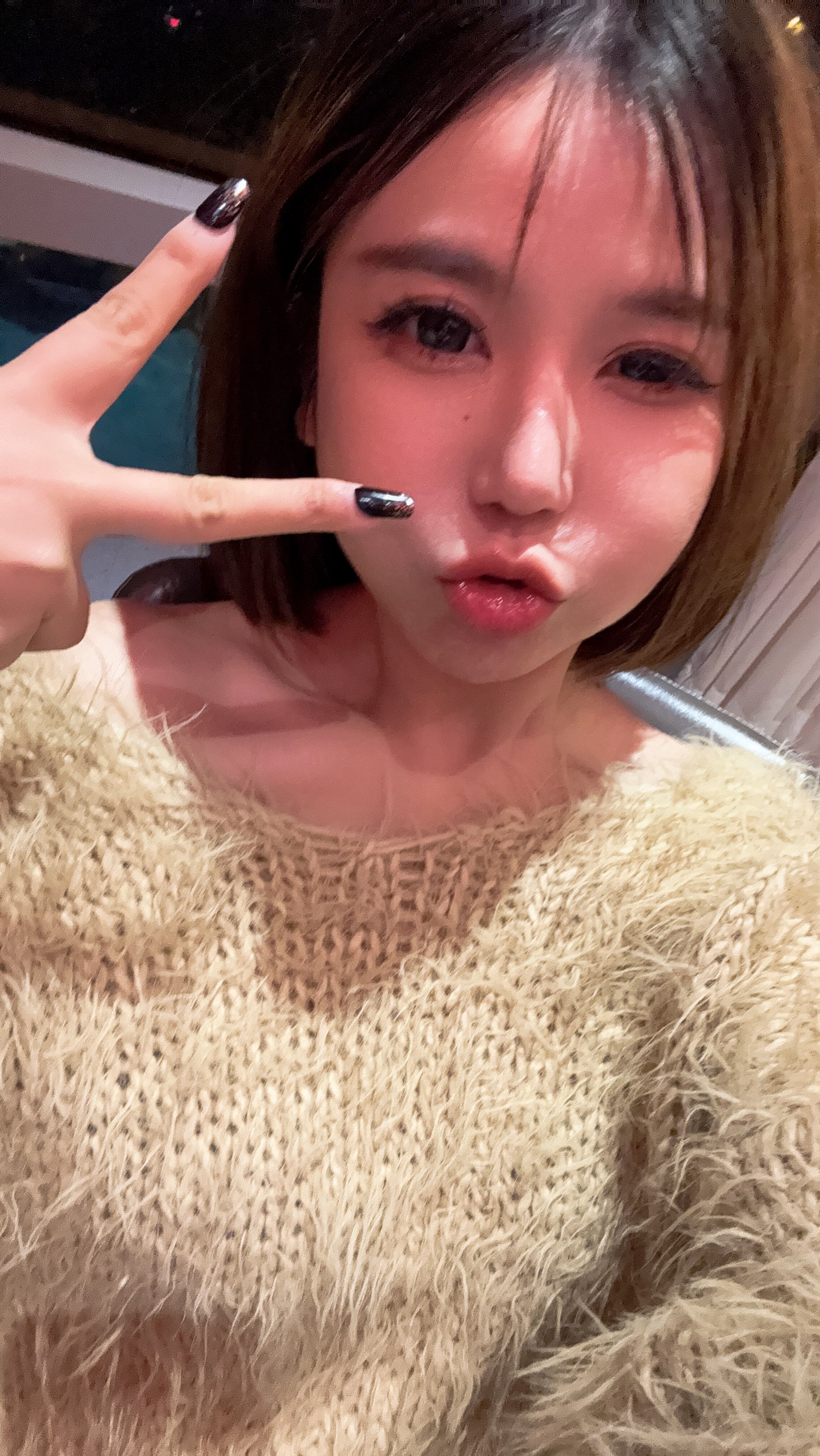 ABWLR「叠穿派对」原创复古做旧水洗牛仔裤:解锁超模腿的马蹄微喇密码