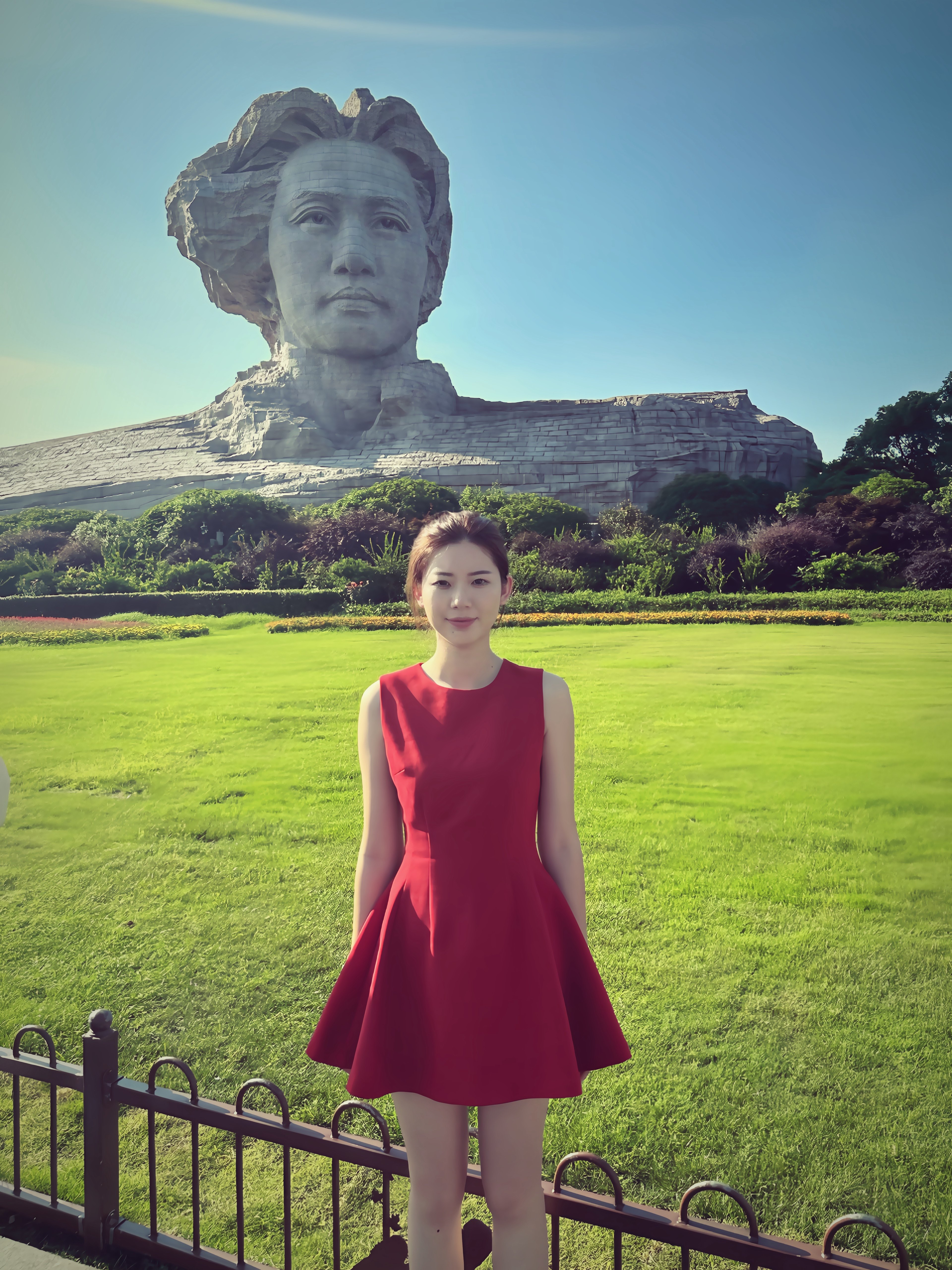 舒胡蕾夏日生日裙 法式无袖收腰设计 显瘦显高拉长比例 高级感气质满分