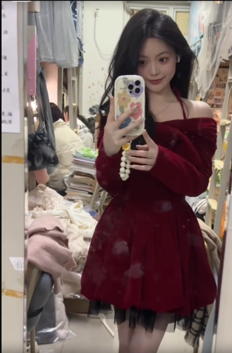 绮雨薇法式红色连衣裙 蓬蓬裙摆遮肉显瘦 收腰设计拉长比例 小个子专属显高版型