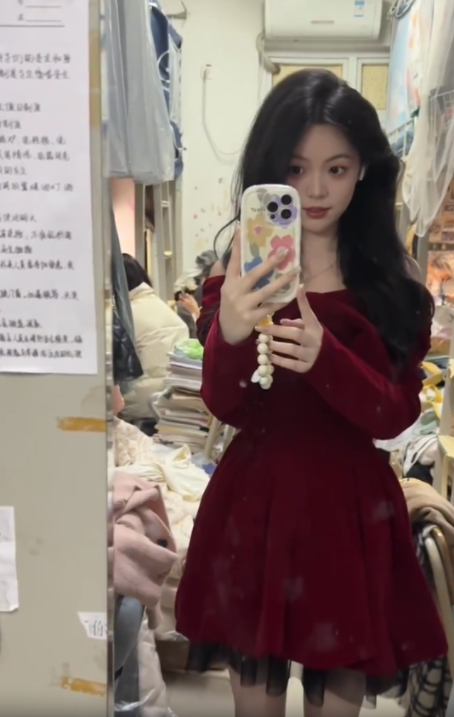 绮雨薇法式红色连衣裙 蓬蓬裙摆遮肉显瘦 收腰设计拉长比例 小个子专属显高版型