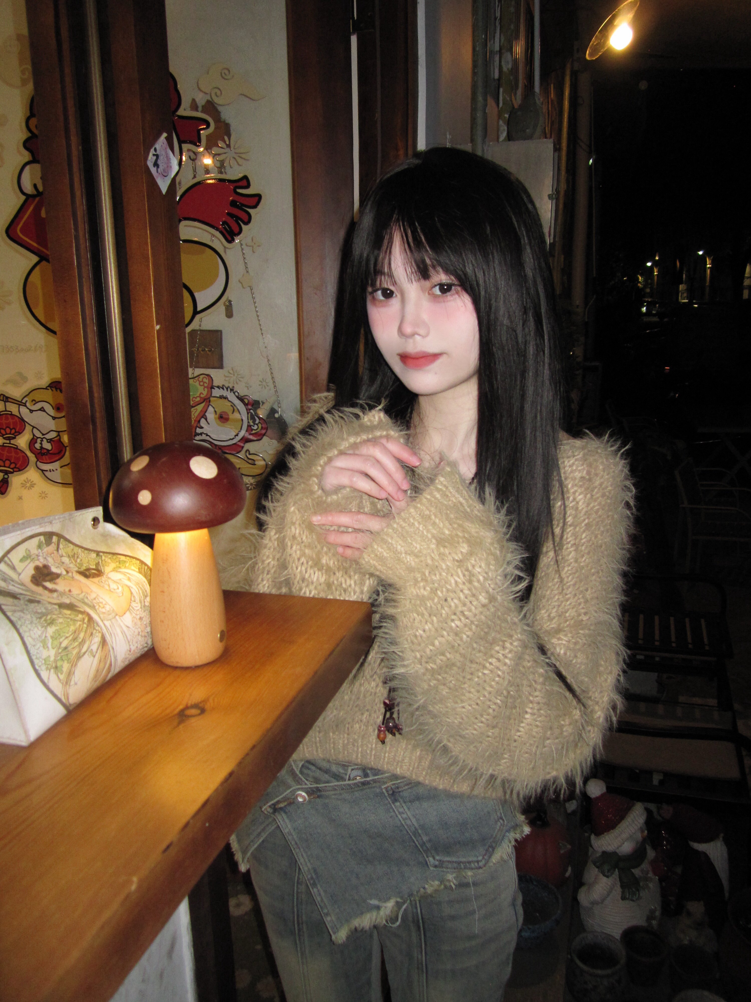 ABWLR「叠穿派对」原创复古做旧水洗牛仔裤:解锁超模腿的马蹄微喇密码