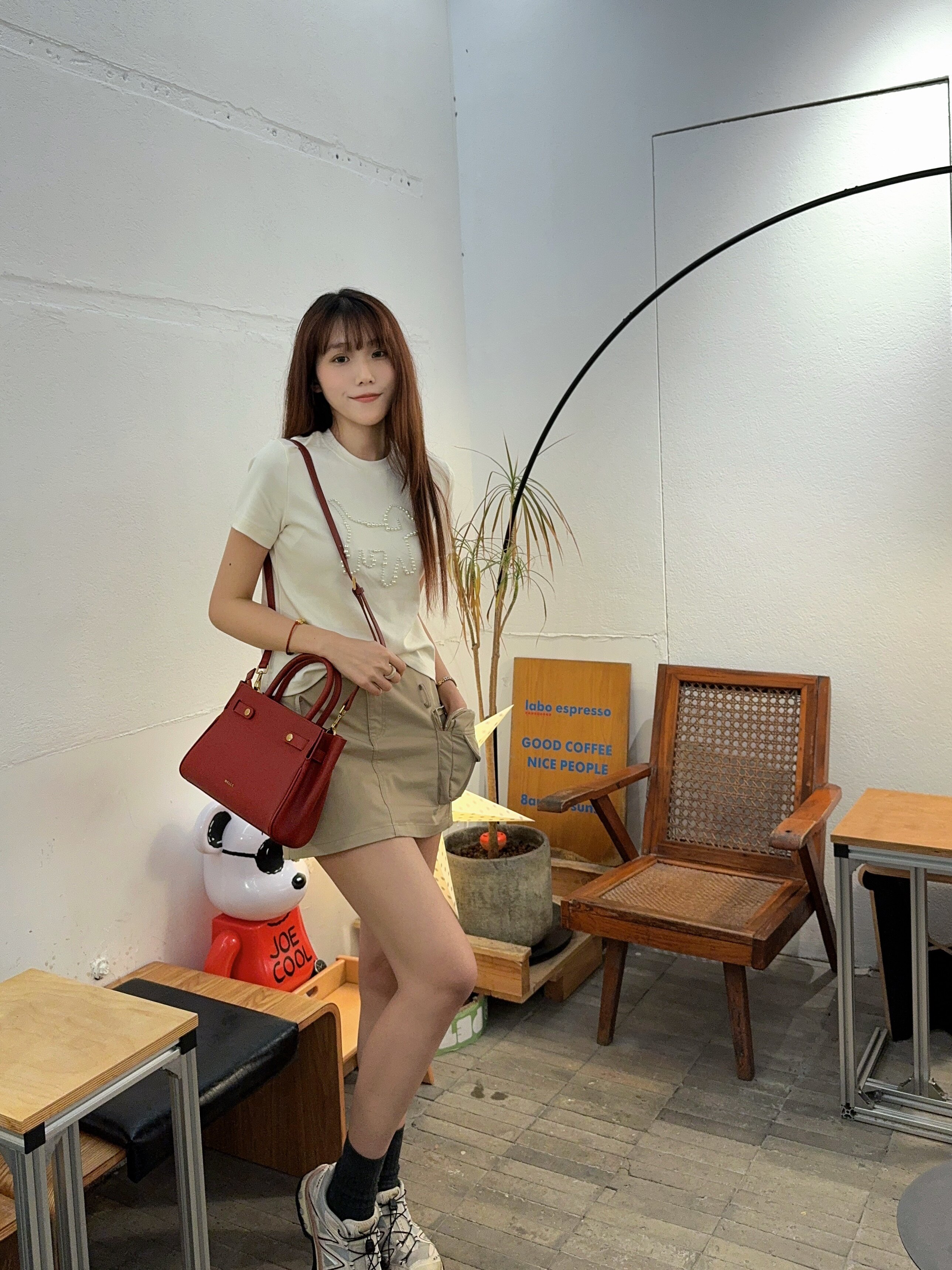 百丽红色新娘婚包 大容量设计装下红包手机 手提斜挎两用更实用