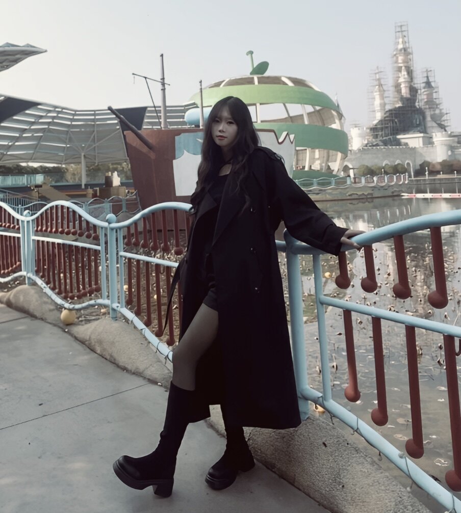 解锁法式优雅密码——周淼ZHOUMIAO"巴黎旧梦"风衣穿搭图鉴