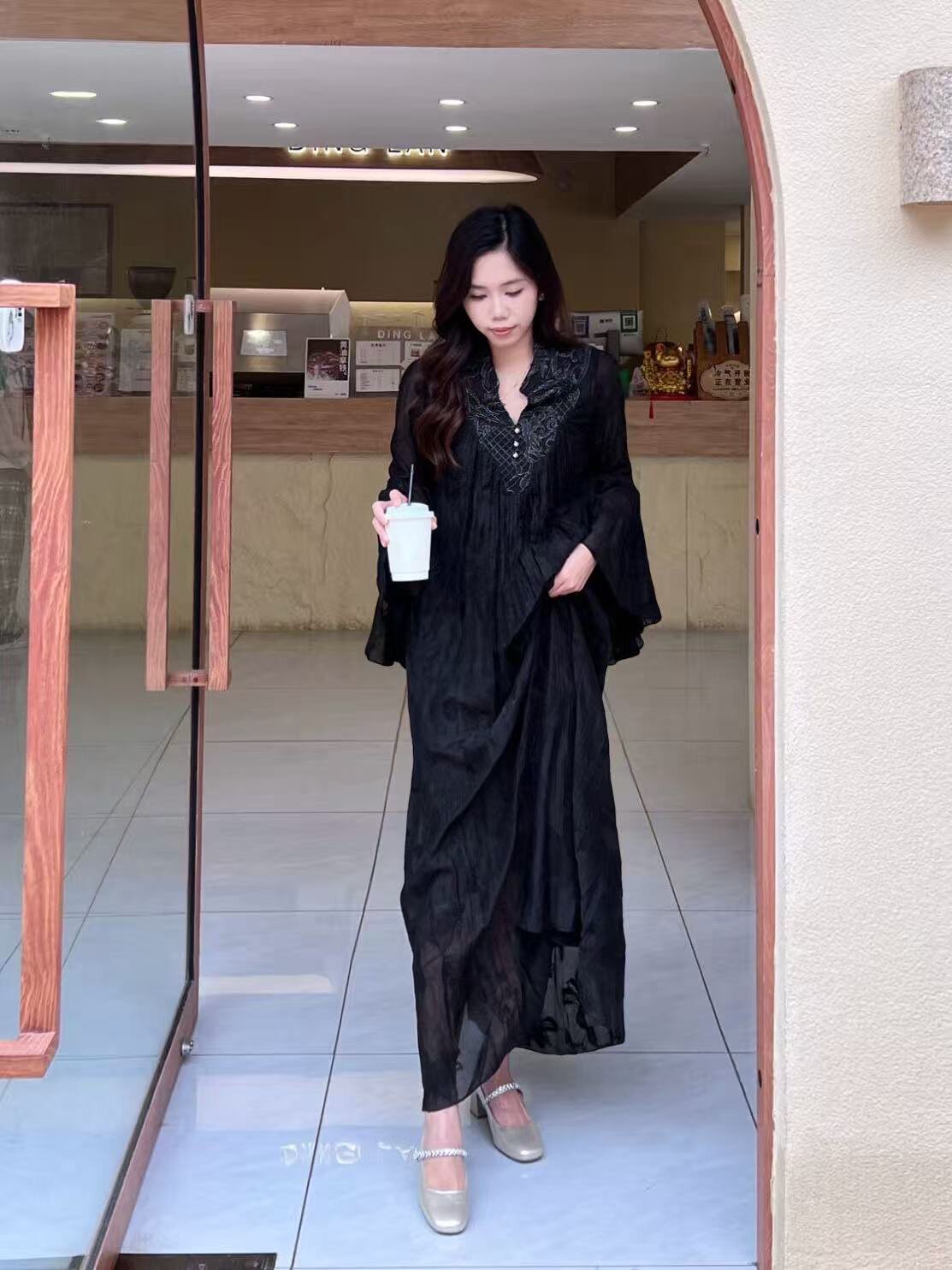 孙乐言毛晓彤同款百丽「白月光」红色高跟玛丽珍单鞋：脚踝间的复古红玫瑰