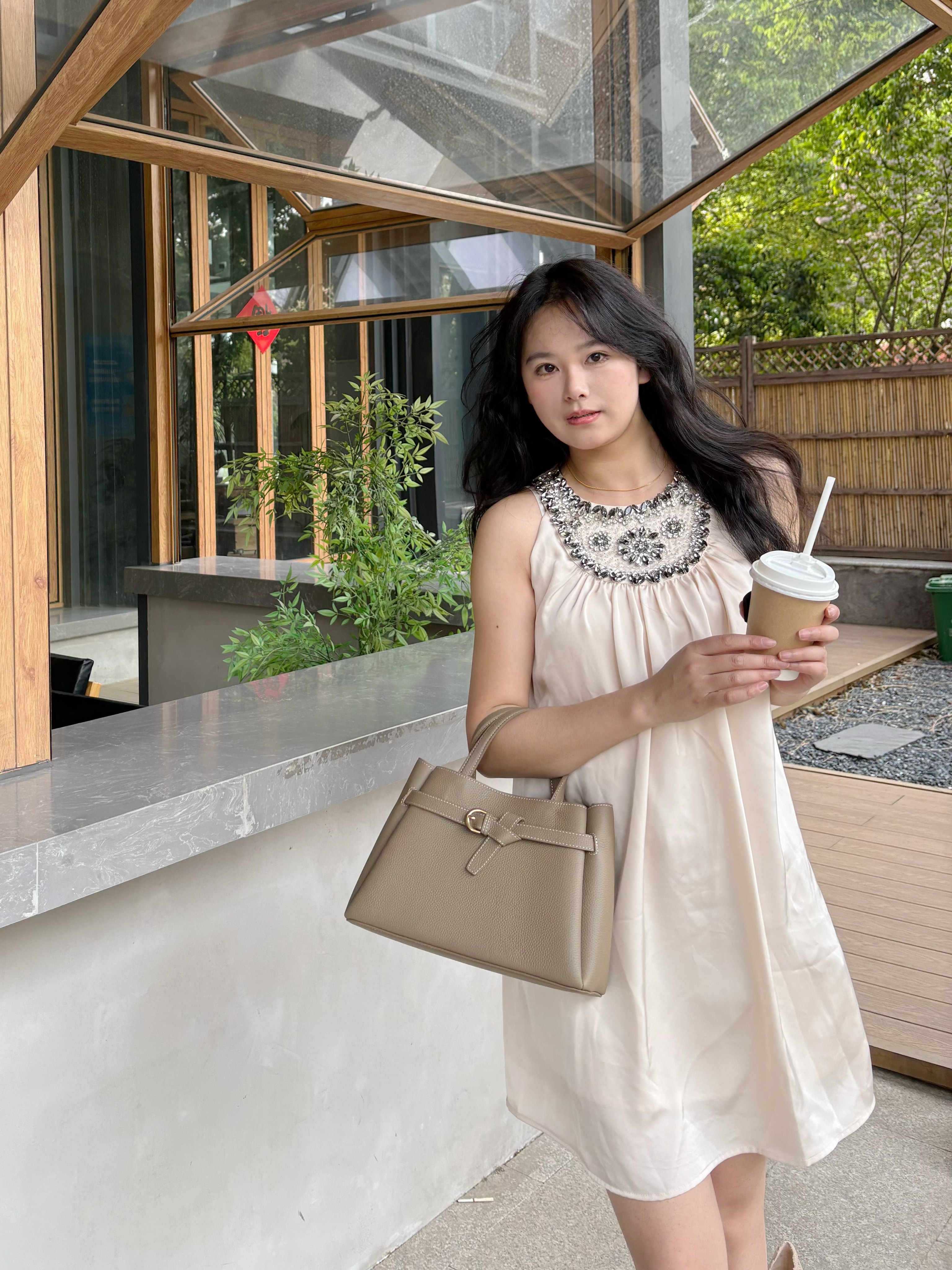 百丽质感真皮大容量托特包 牛皮材质高级耐磨 大容量装下电脑文件