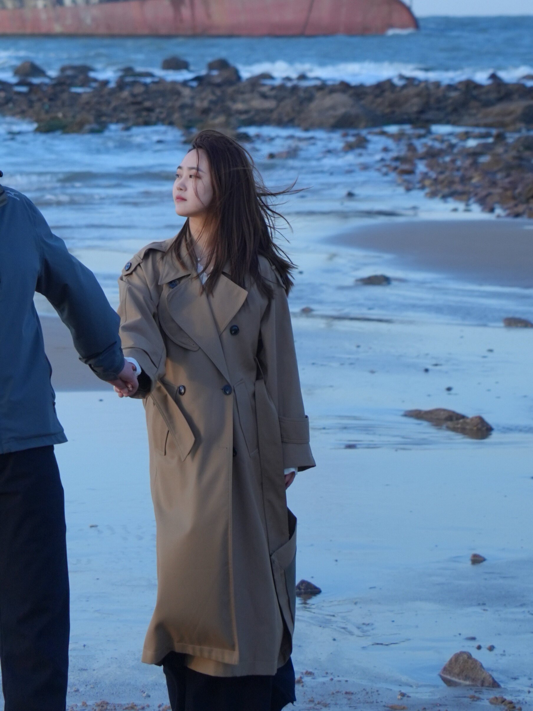 解锁法式优雅密码——周淼ZHOUMIAO"巴黎旧梦"风衣穿搭图鉴