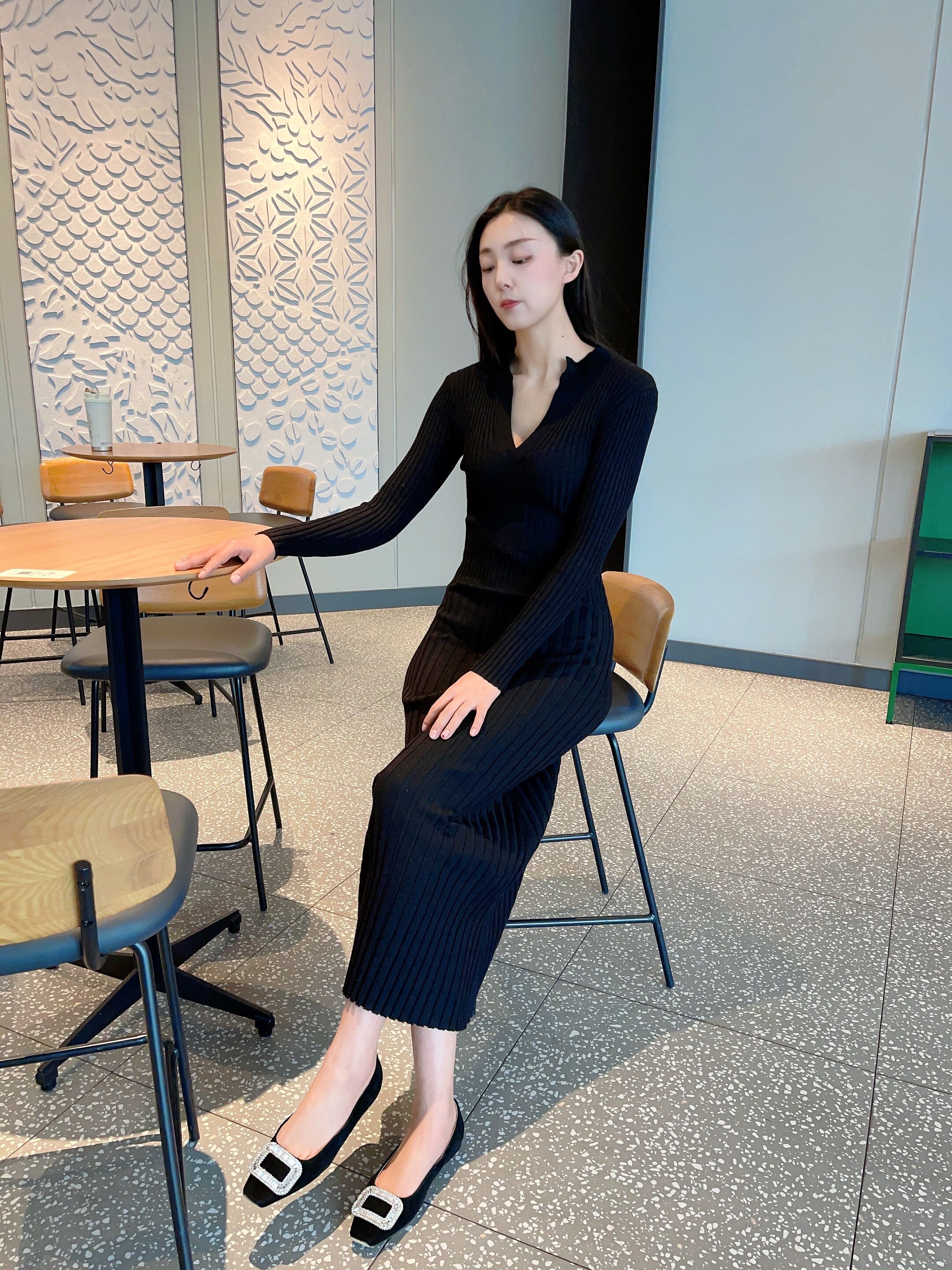 「倾城之恋」Nine West/玖熙方扣单鞋：法式平底鞋的水钻优雅美学