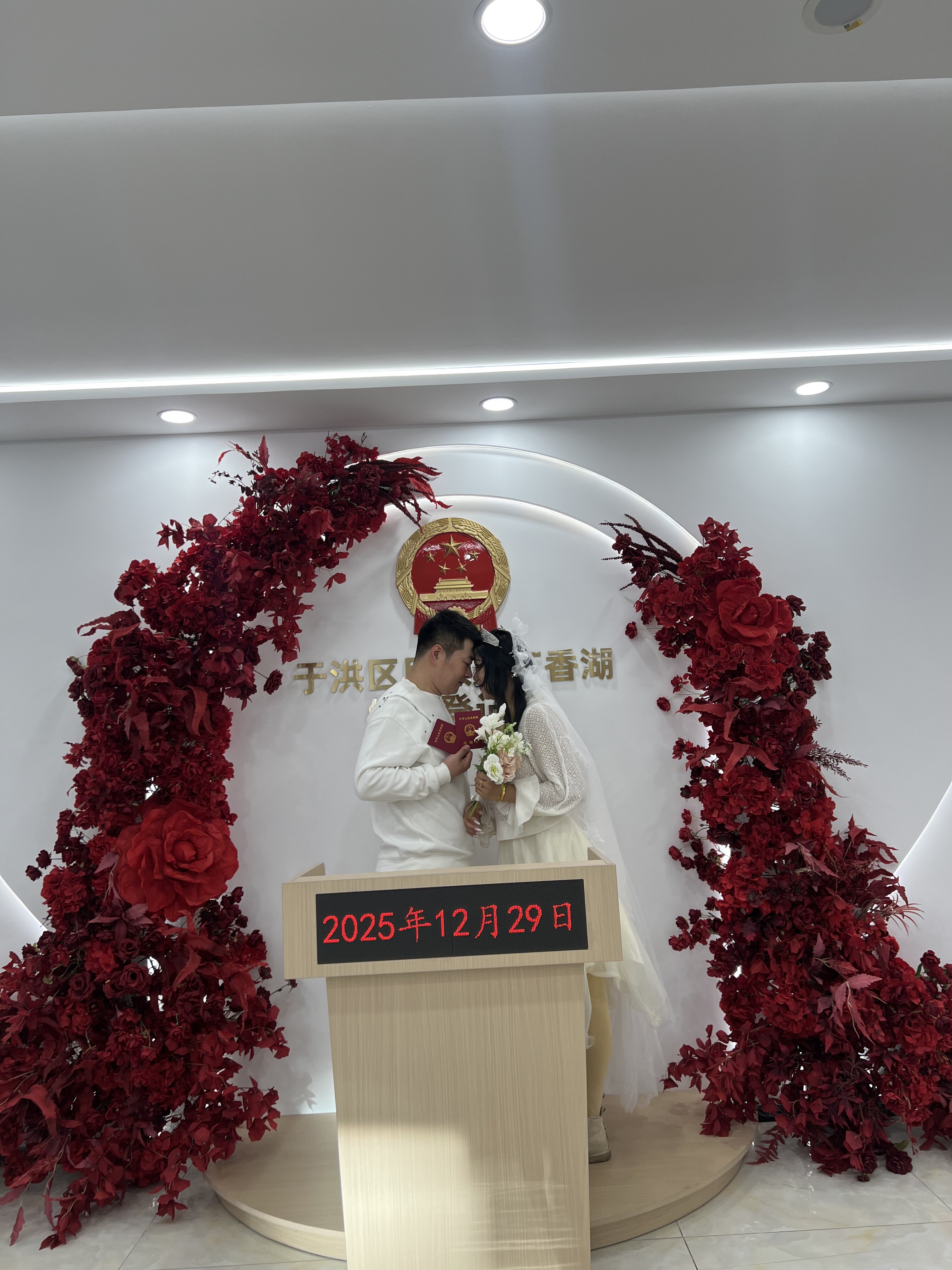 早安樊樊「冬日巴黎」进口机织花型香感优雅花边领小香针织衫上衣