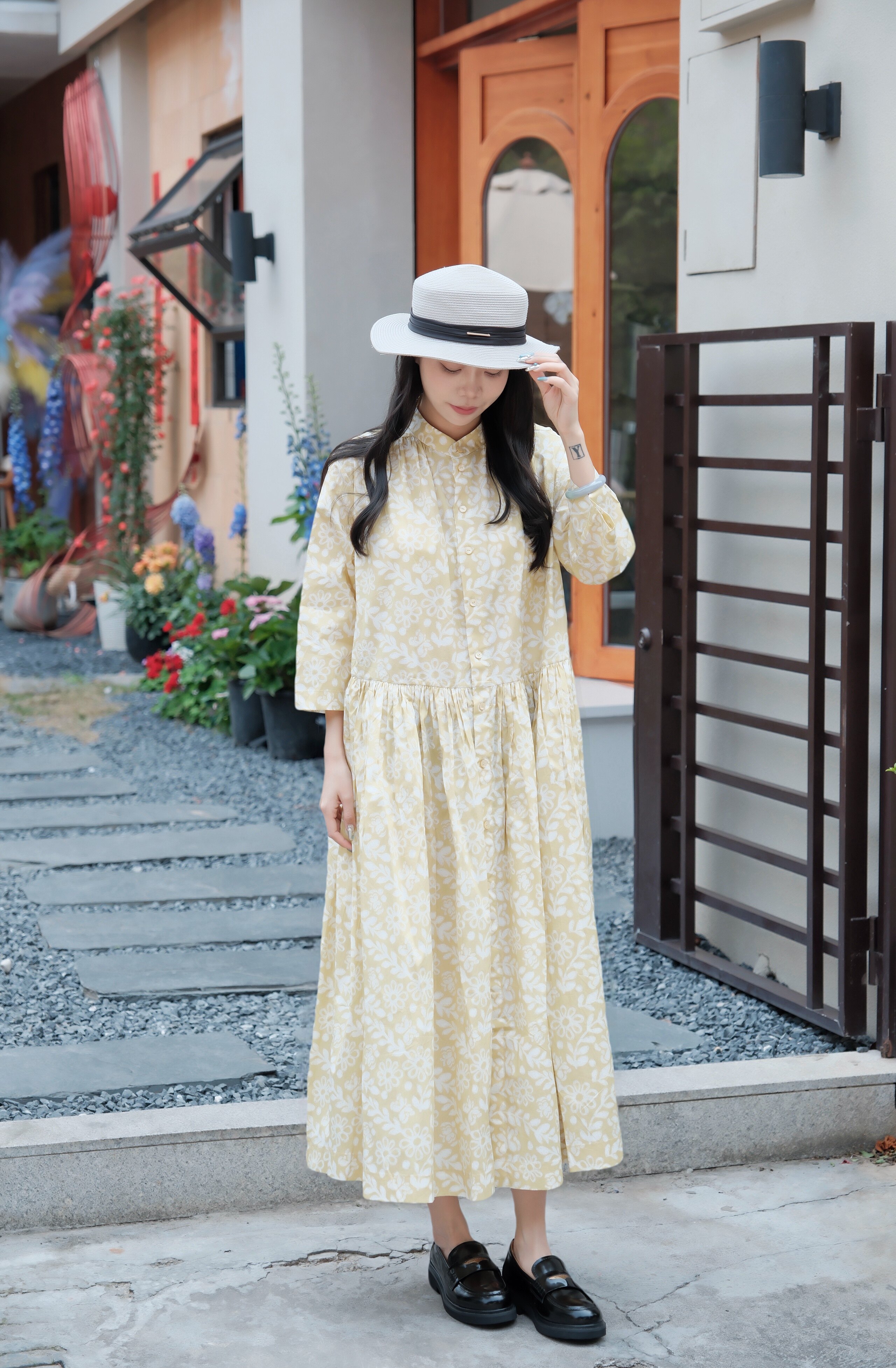 宋佳同款百丽海鸥乐福鞋2.0：厚底真皮的英伦飒爽美学