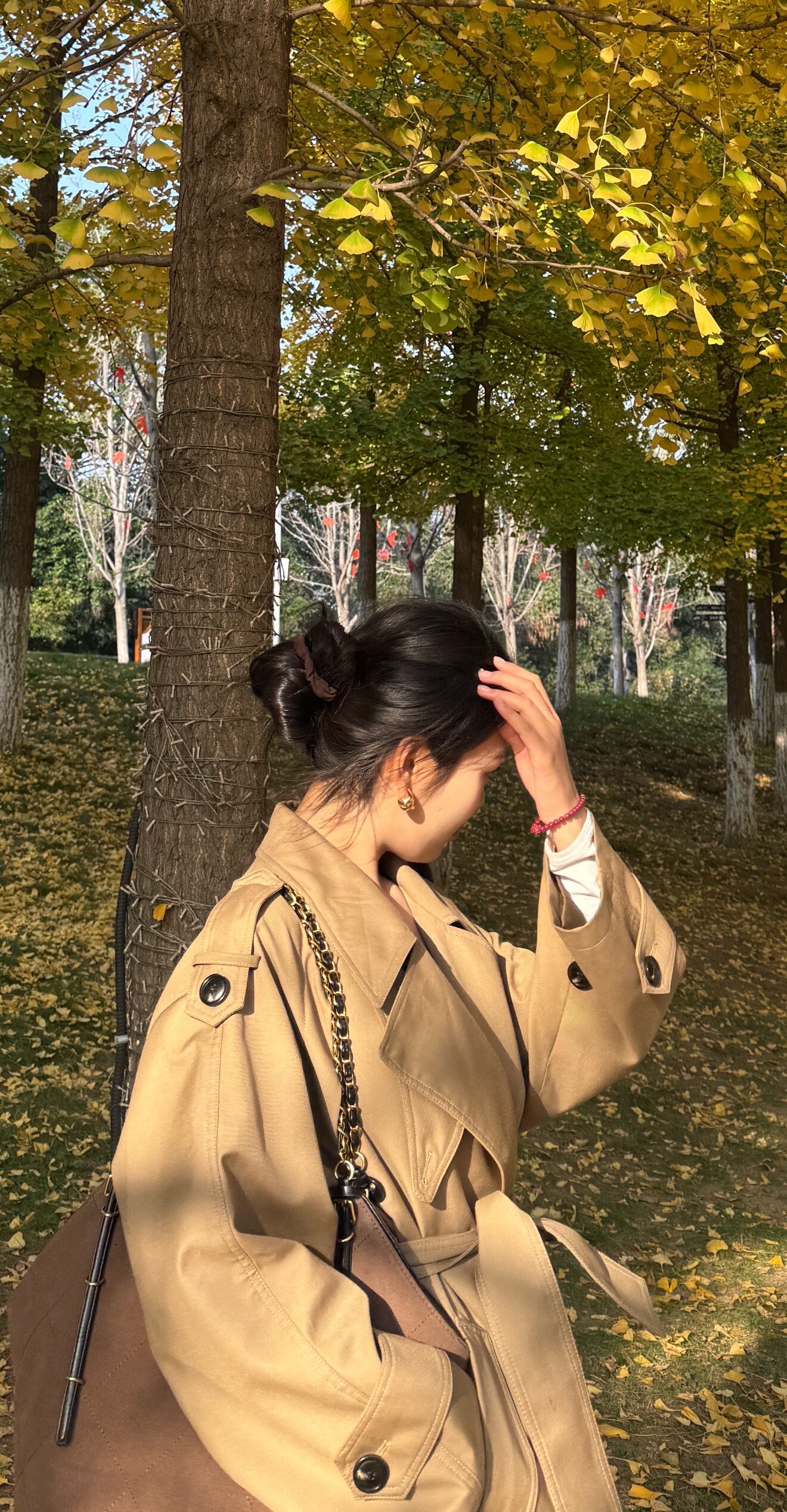 解锁法式优雅密码——周淼ZHOUMIAO"巴黎旧梦"风衣穿搭图鉴