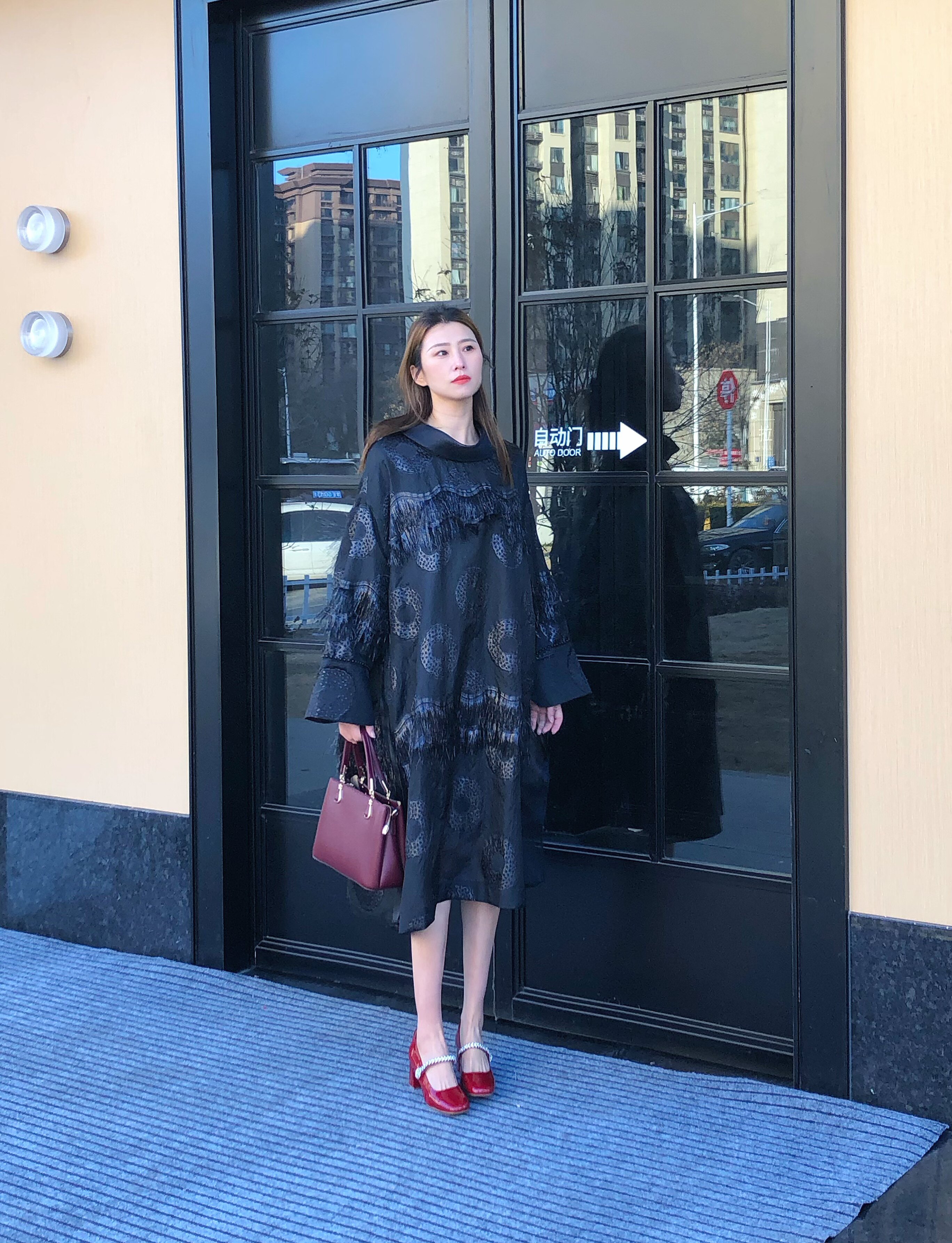 孙乐言毛晓彤同款百丽「白月光」红色高跟玛丽珍单鞋：脚踝间的复古红玫瑰