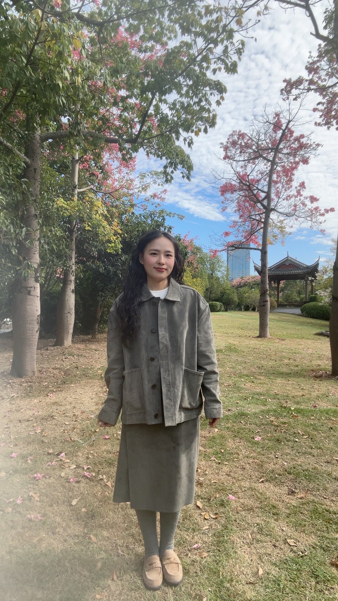 宋佳同款百丽海鸥乐福鞋2.0：厚底真皮的英伦飒爽美学