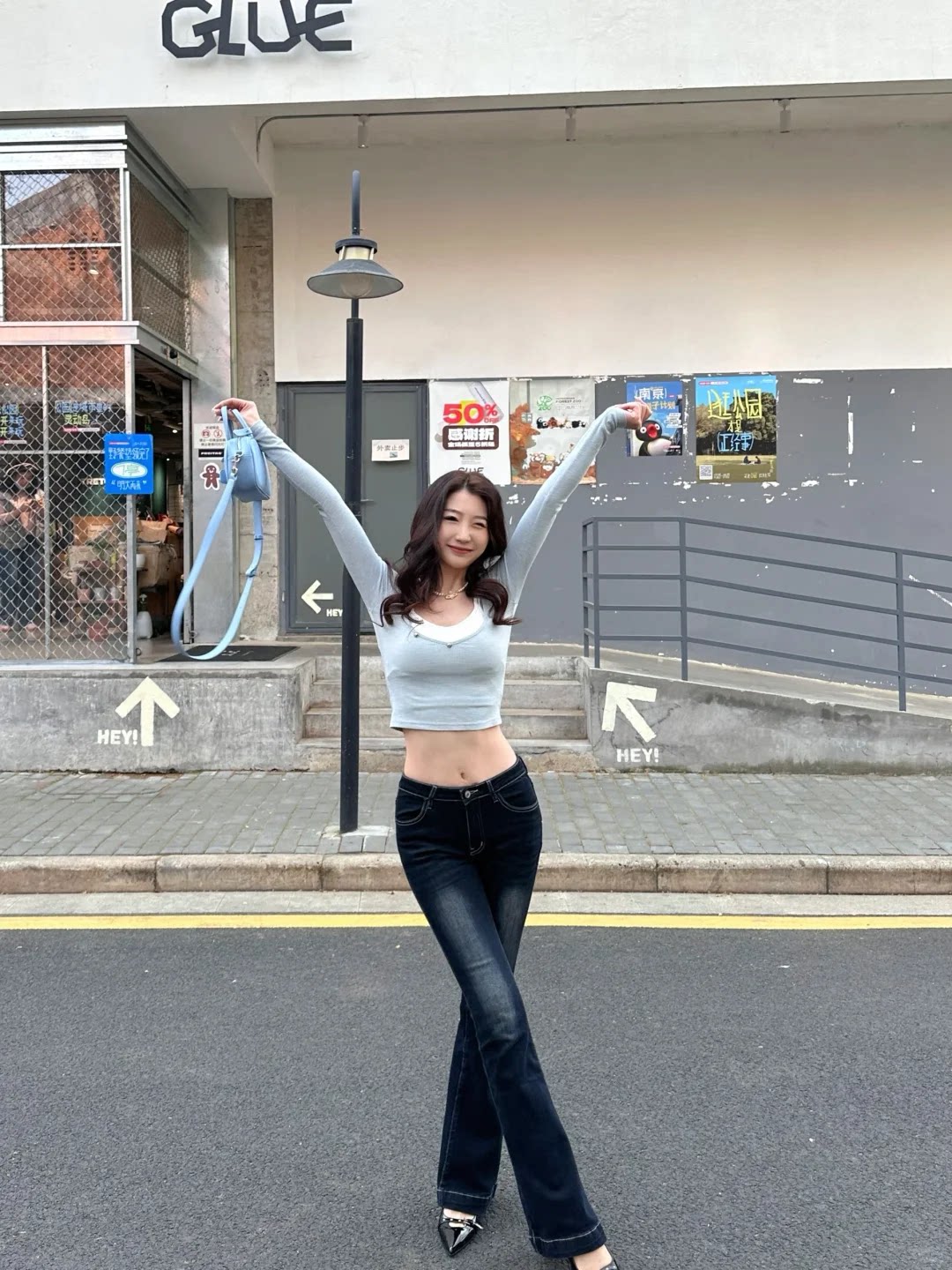 YOYO X2复古深蓝微喇牛仔裤 低腰设计辣妹风十足 提臀剪裁勾勒蜜桃曲线