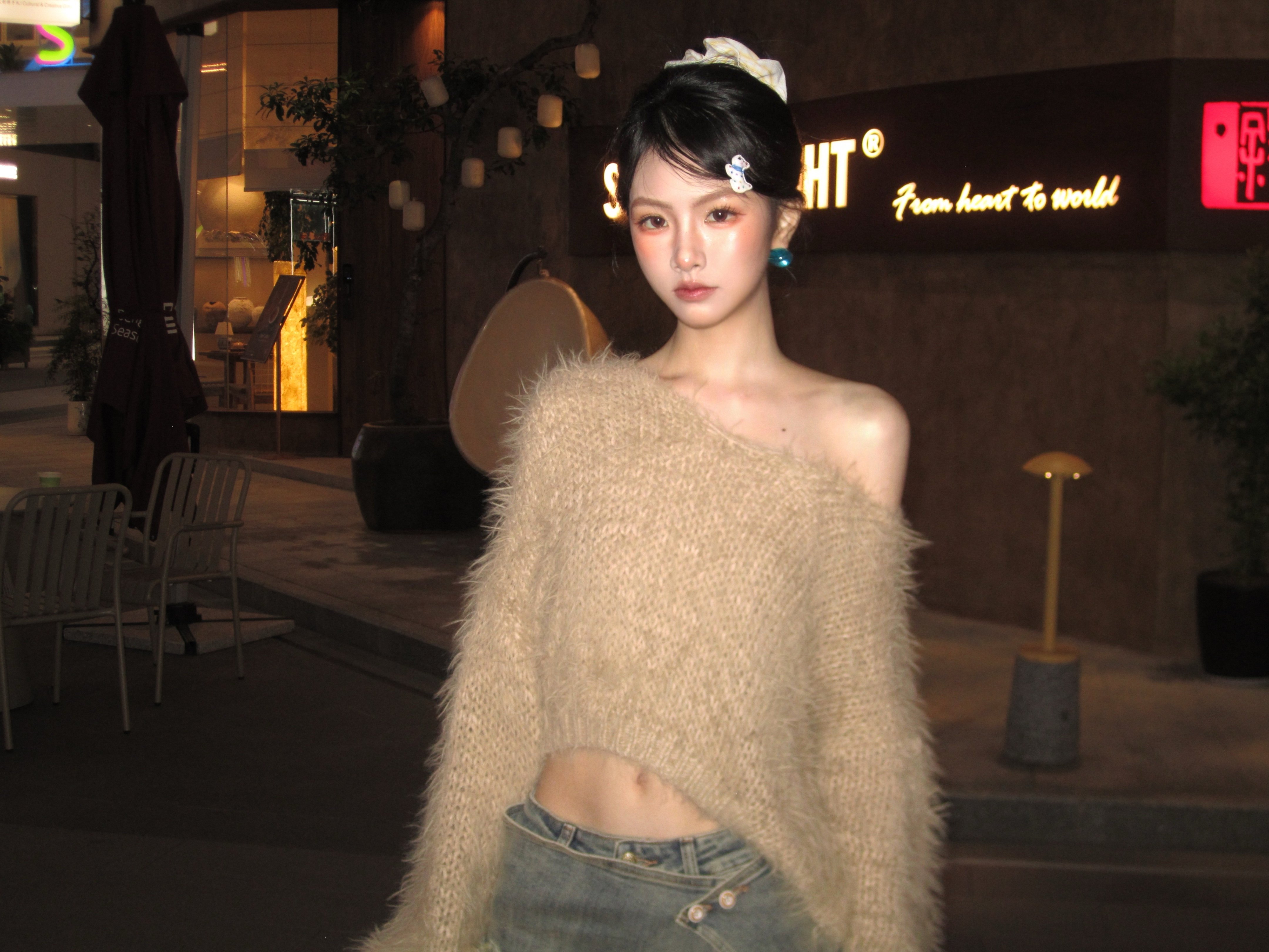 ABWLR「叠穿派对」原创复古做旧水洗牛仔裤:解锁超模腿的马蹄微喇密码