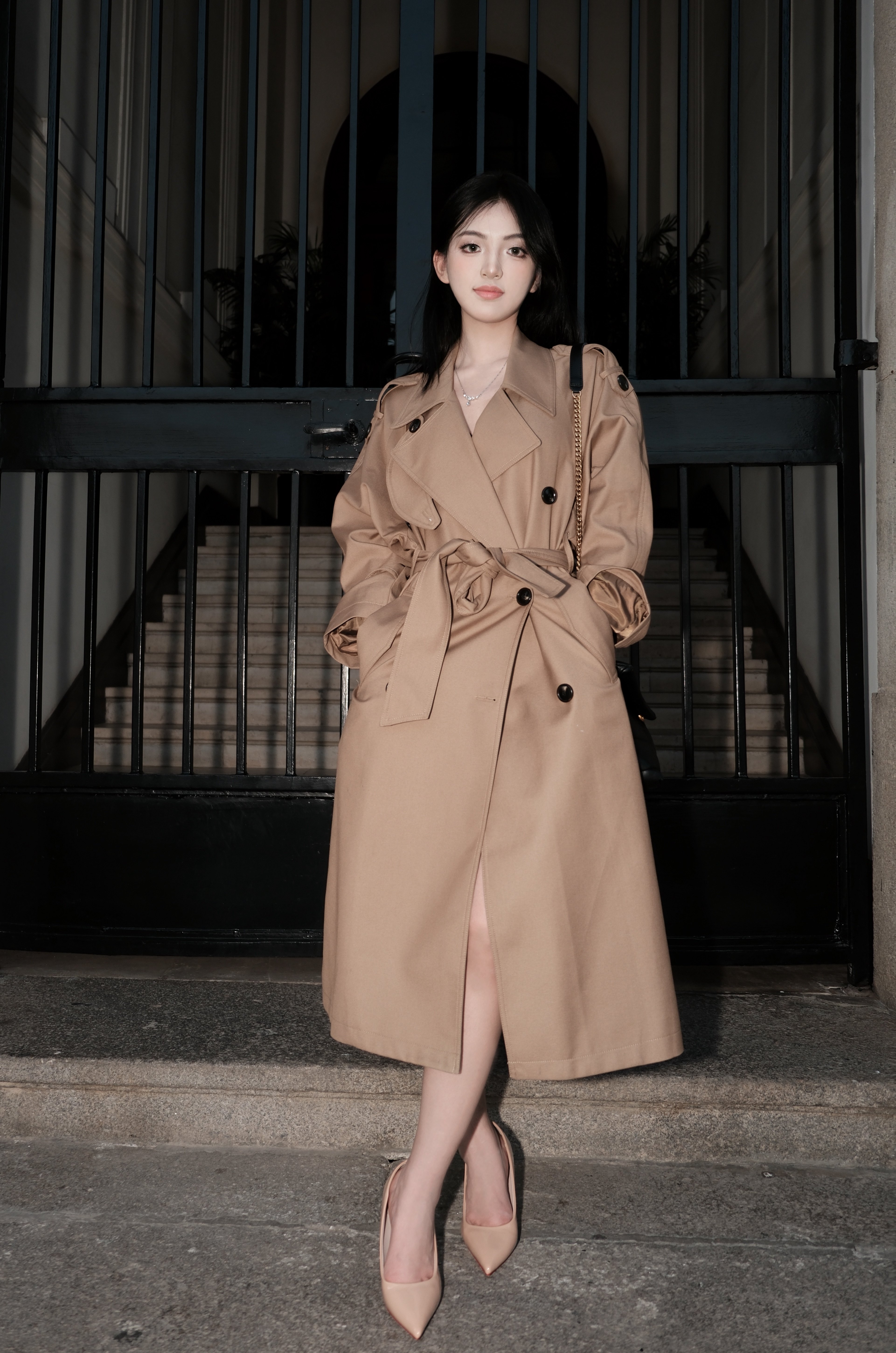 解锁法式优雅密码——周淼ZHOUMIAO"巴黎旧梦"风衣穿搭图鉴