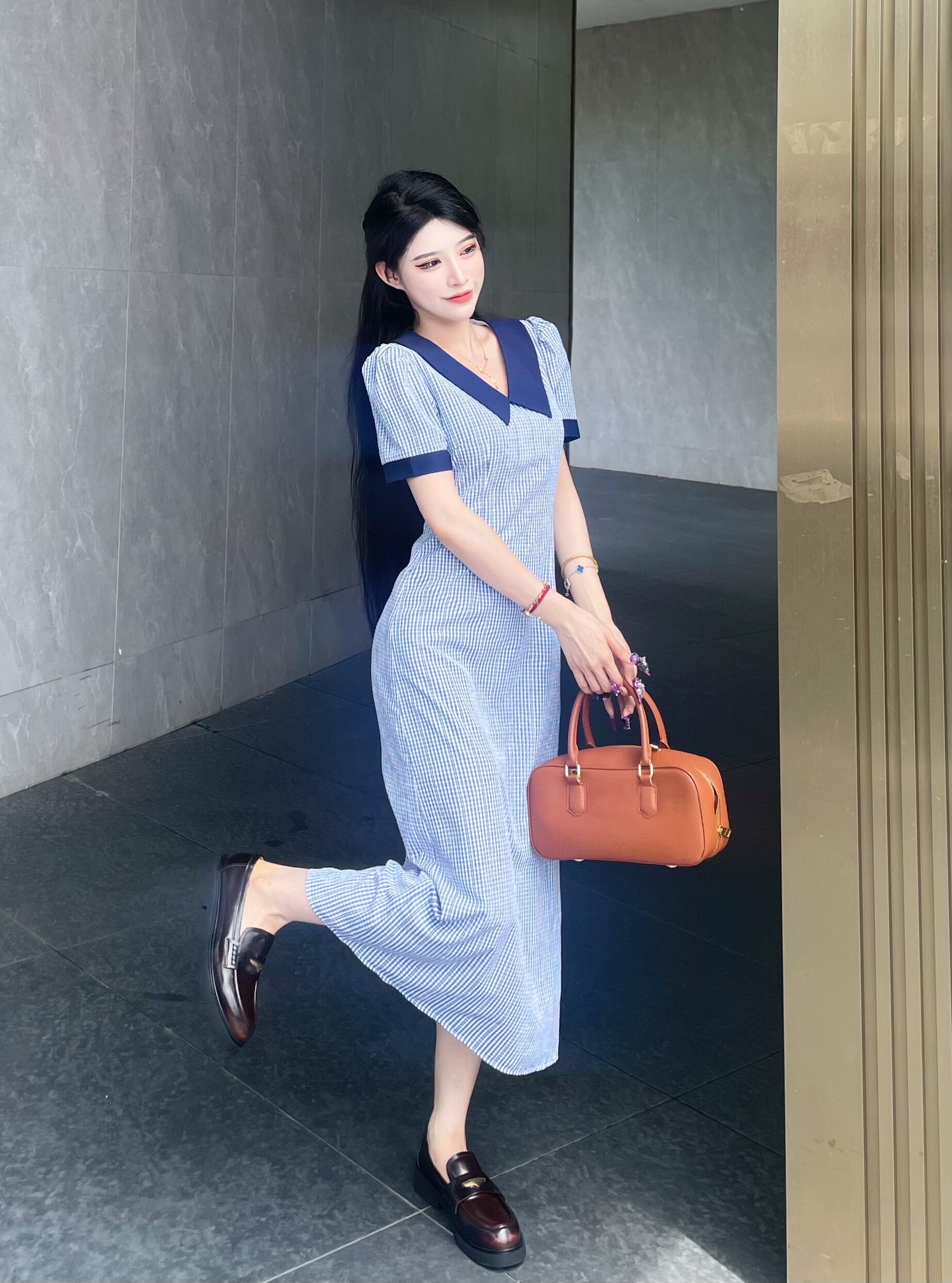 宋佳同款百丽海鸥乐福鞋2.0：厚底真皮的英伦飒爽美学