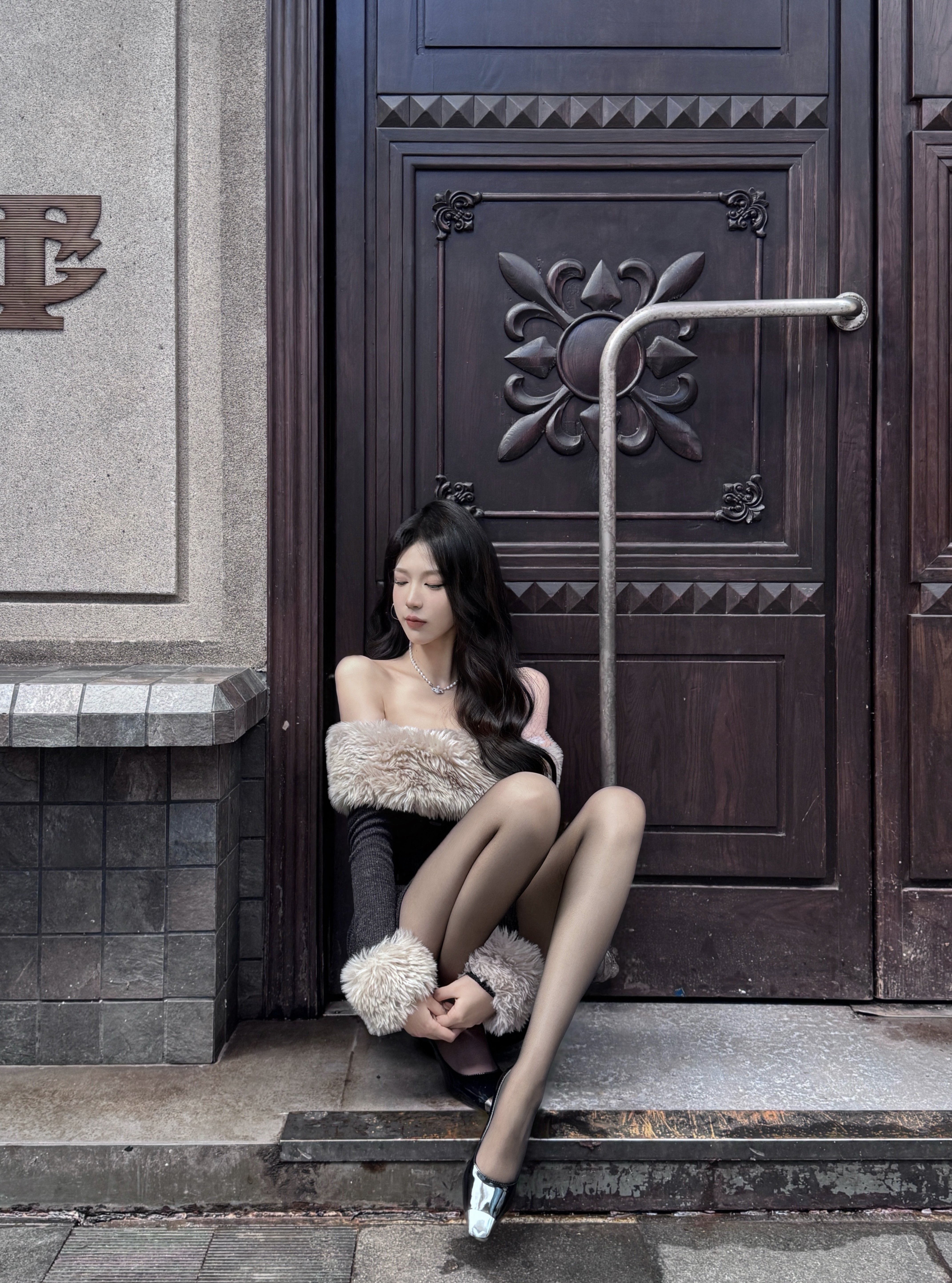 CYNR原创设计富家千金性感毛领一字肩连衣裙修身显瘦包臀针织短裙