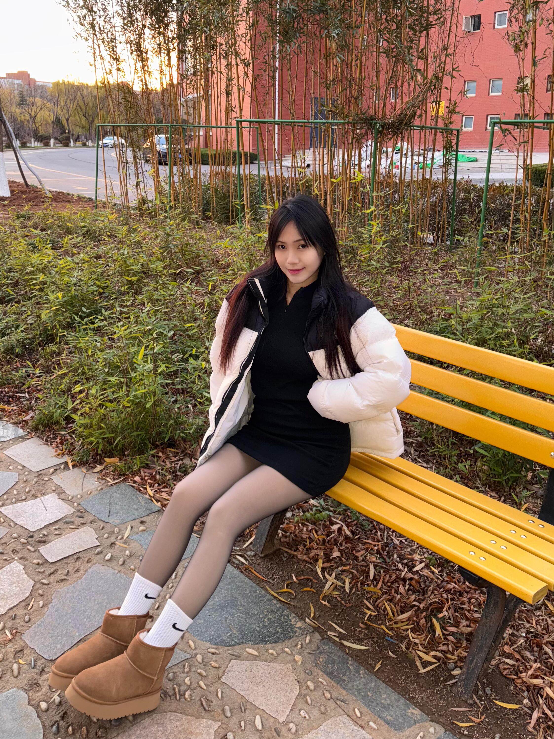 小野和子冬季黑丝光腿神器 加绒双层设计保暖不臃肿 替换装方便实用