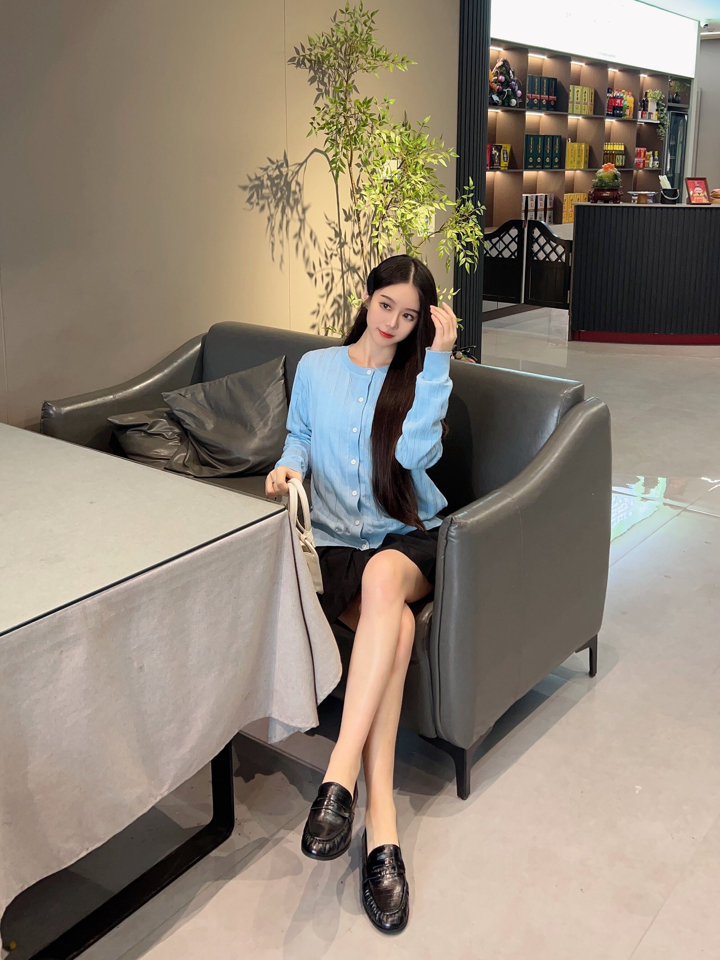 宋佳同款百丽海鸥乐福鞋2.0：厚底真皮的英伦飒爽美学