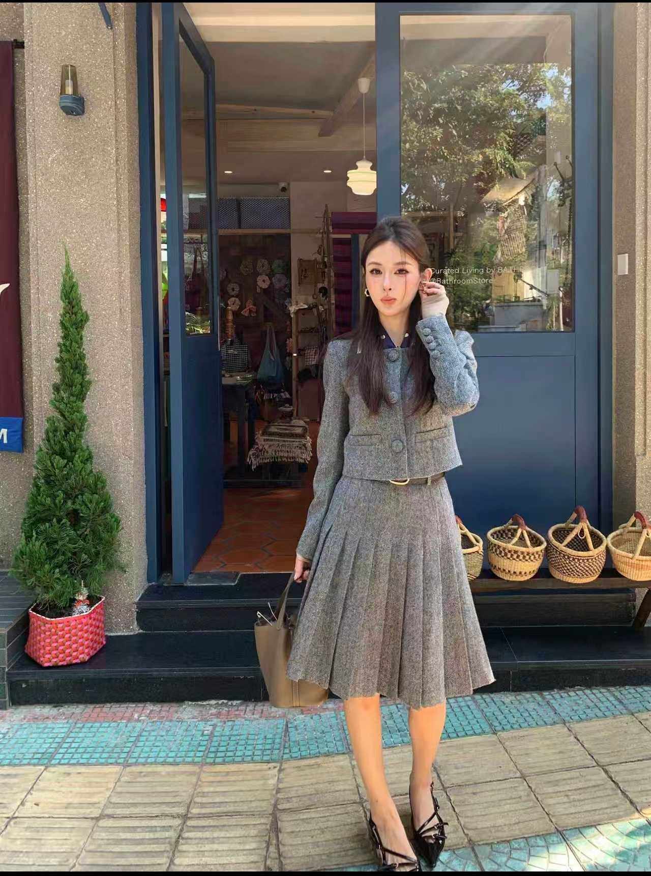 ORGIRIS法式灰色翻领小香风套装：人字纹羊毛混纺的秋日名媛美学