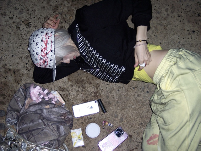 DISTRESSED YELLOW SWEATPANTS image 7