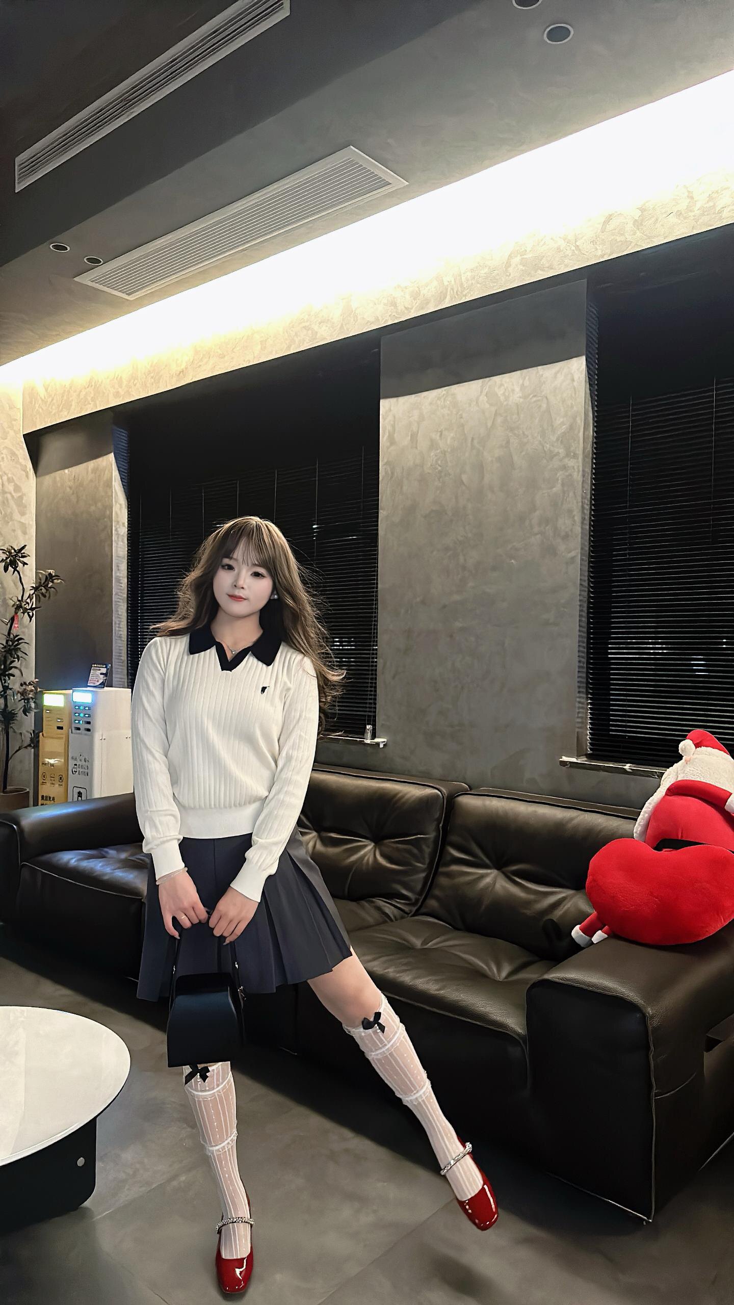 孙乐言毛晓彤同款百丽「白月光」红色高跟玛丽珍单鞋：脚踝间的复古红玫瑰