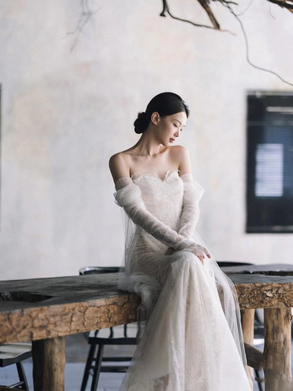 一字肩轻婚纱蕾丝法式鱼尾主婚纱高级感新娘新款结婚迎宾出门纱